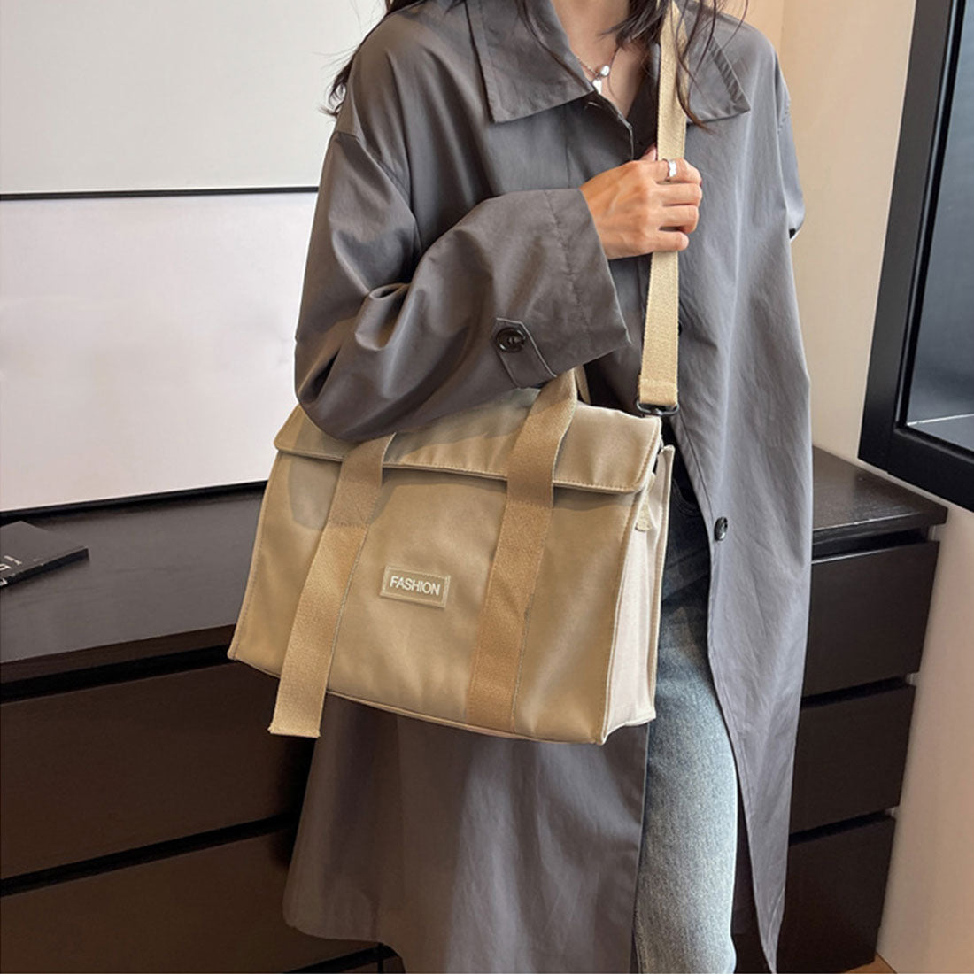 ショルダーバッグ 大容量キャンバスバッグ ベージュ