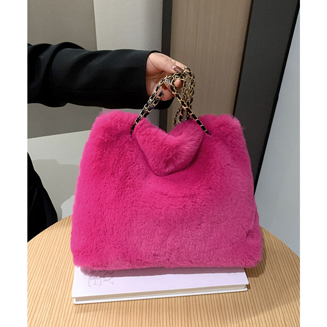 ファーバッグ 大容量 チェーンバッグ韓国 ホットピンク