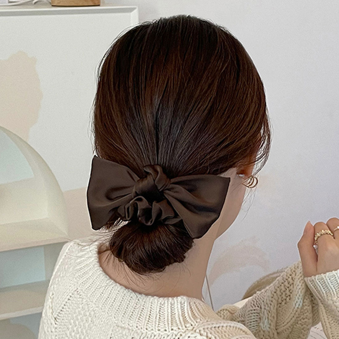 蝶結びヘアゴム シュシュ サテン 3色 ブラウン