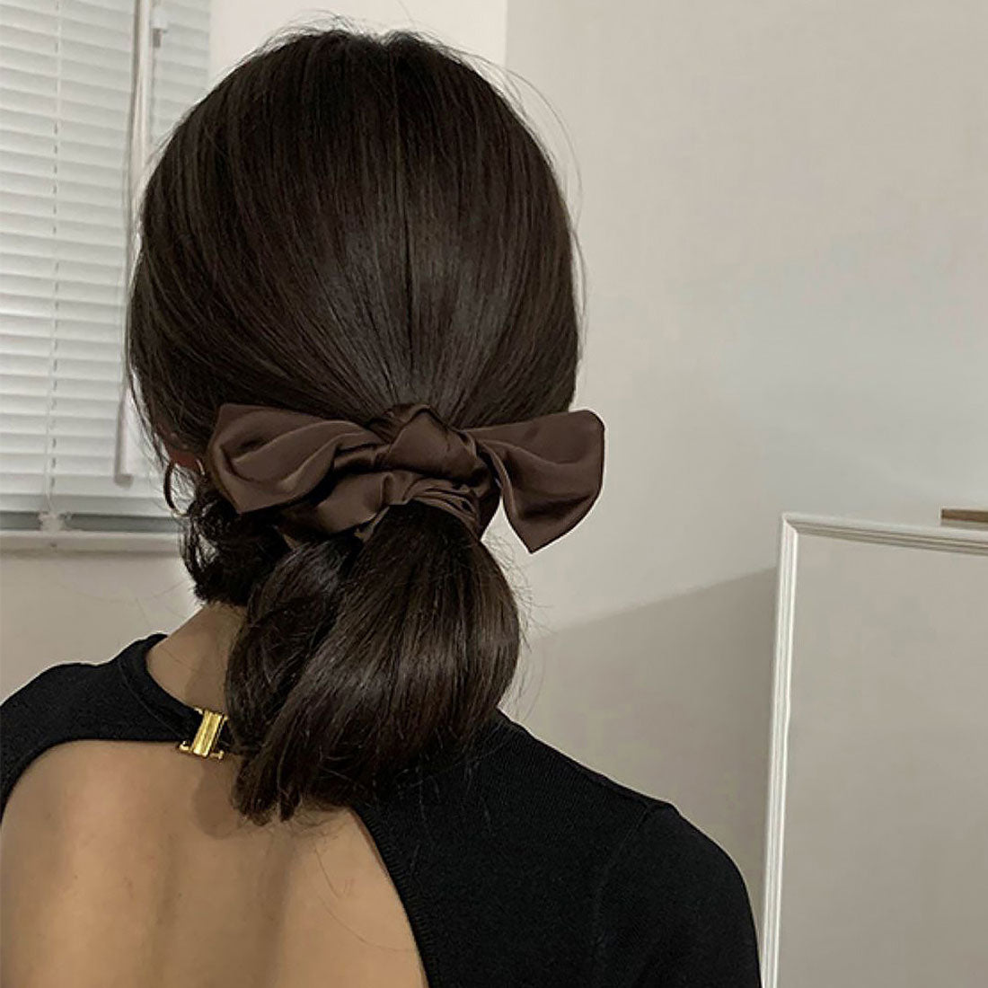 蝶結びヘアゴム シュシュ サテン 3色 ブラウン