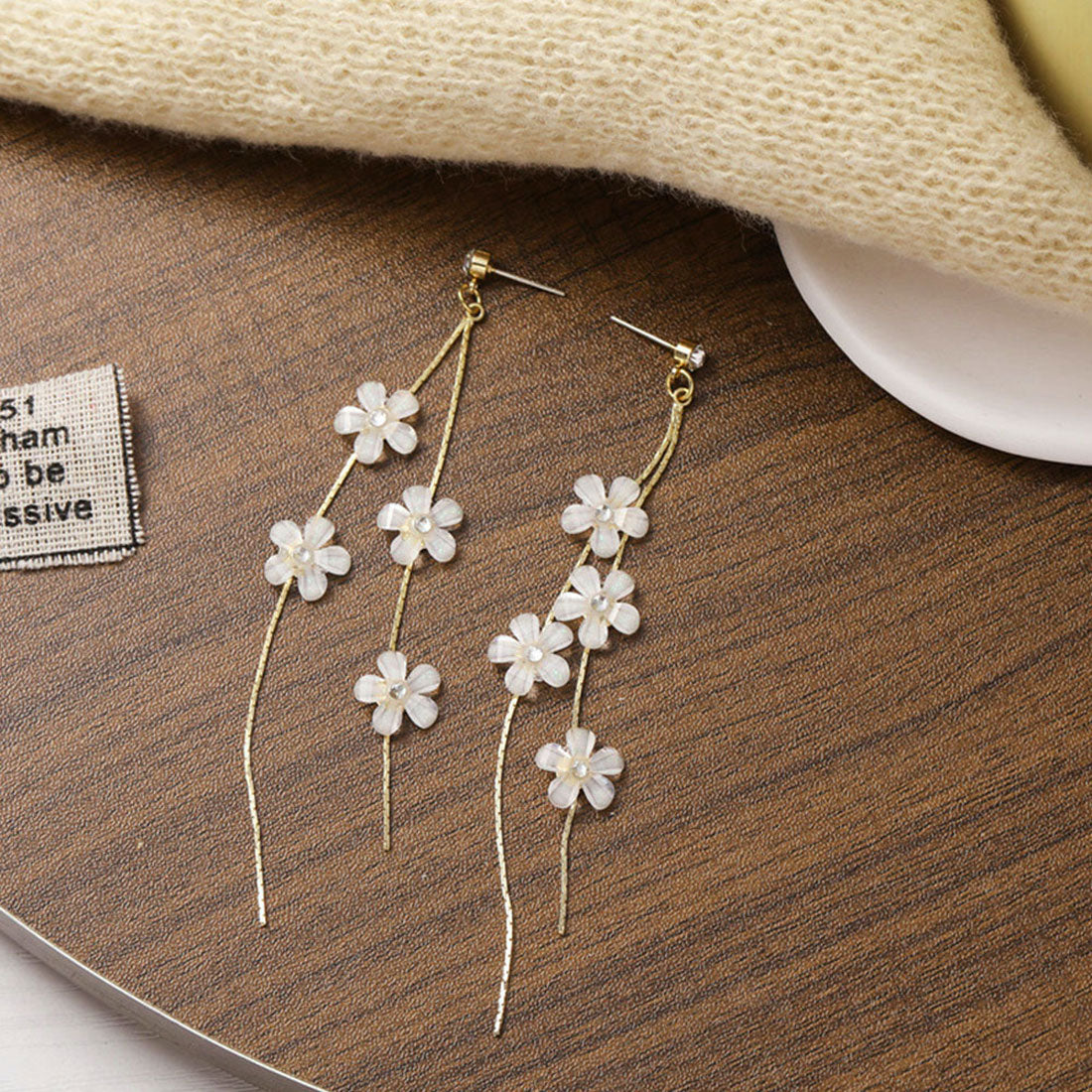 揺れる チェーンピアス 花びらイヤリング ピアス
