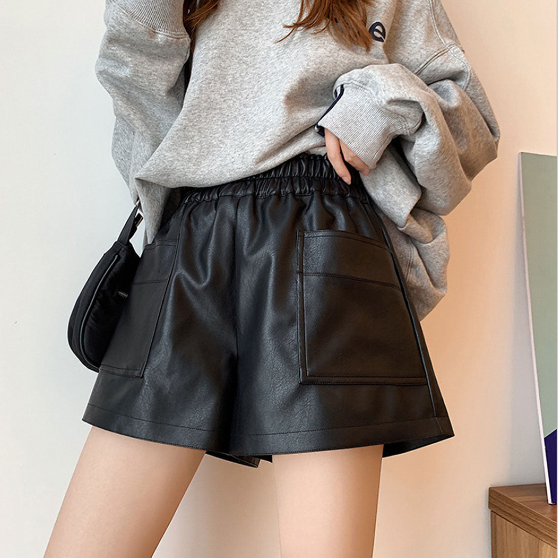 レザー ショートパンツ レディース