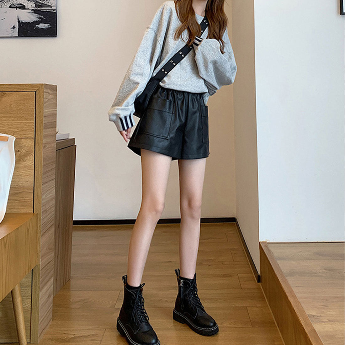 レザー ショートパンツ レディース