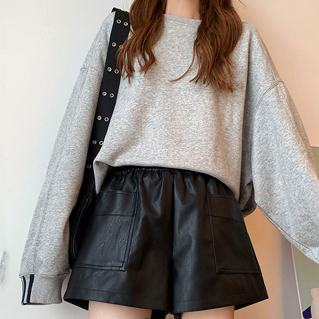 レザー ショートパンツ レディース