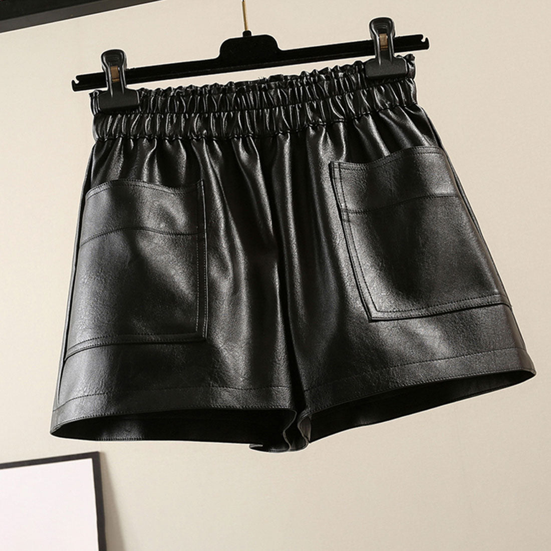 レザー ショートパンツ レディース