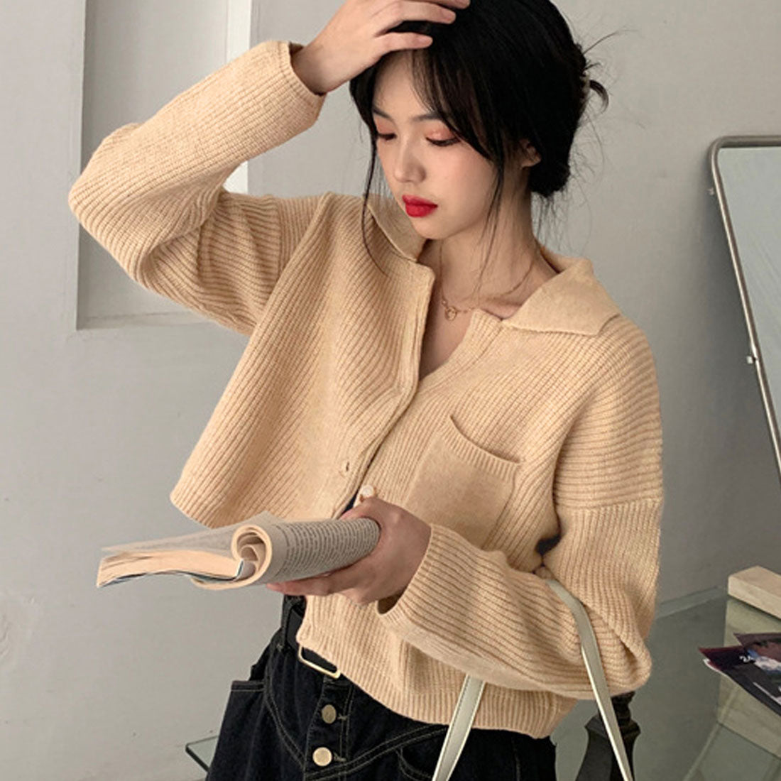 Short knit cardigan top