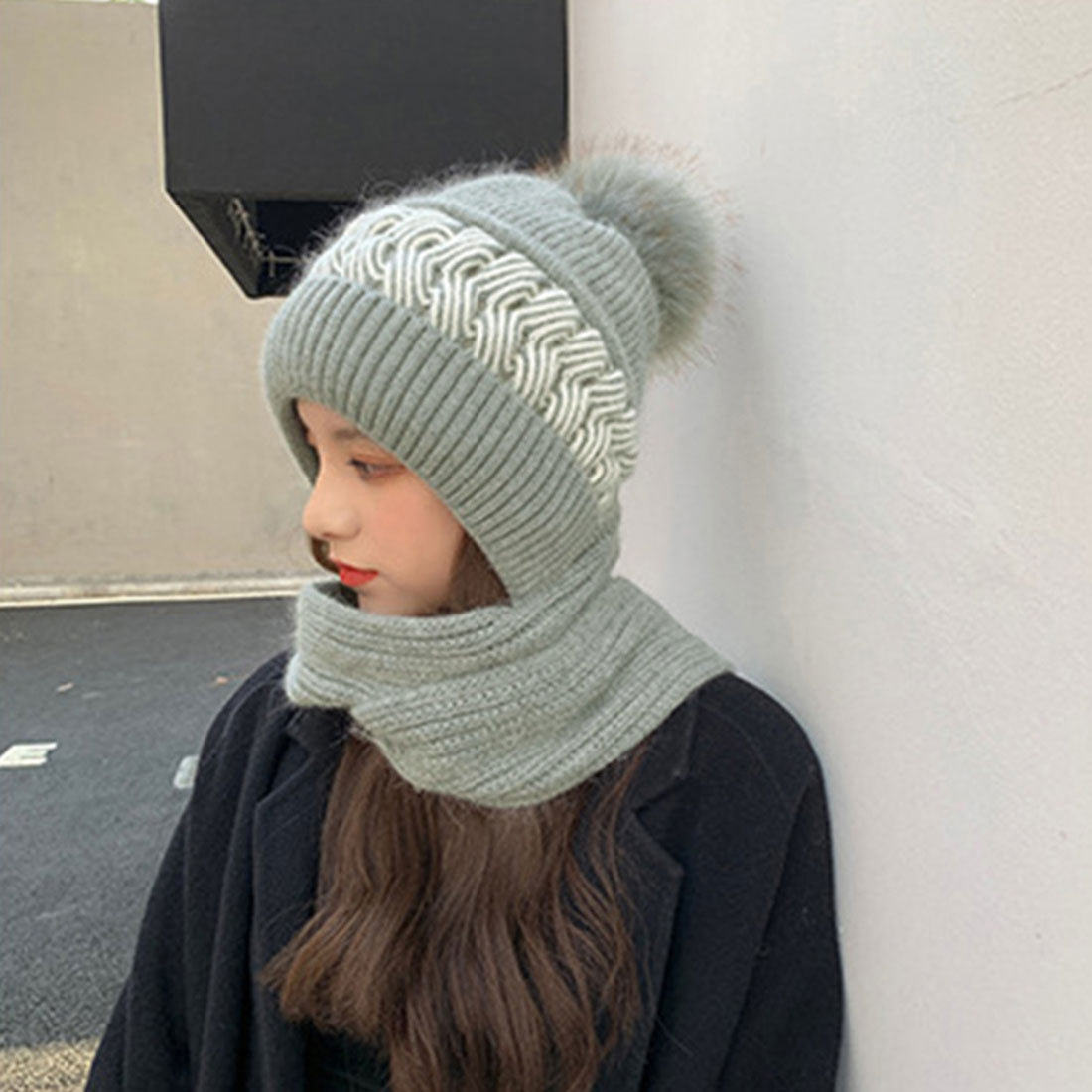 Hood warmer and neck warmer in one