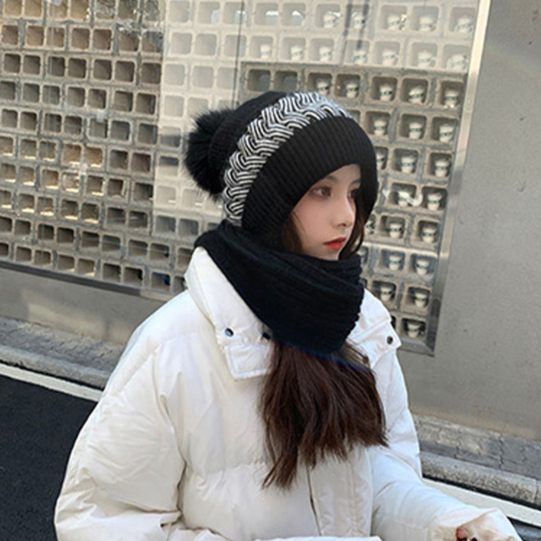 Hood warmer and neck warmer in one