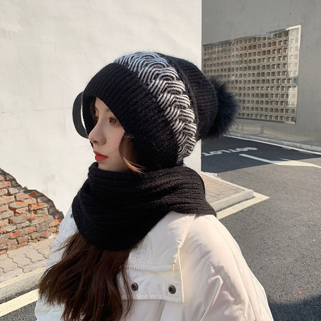 Hood warmer and neck warmer in one