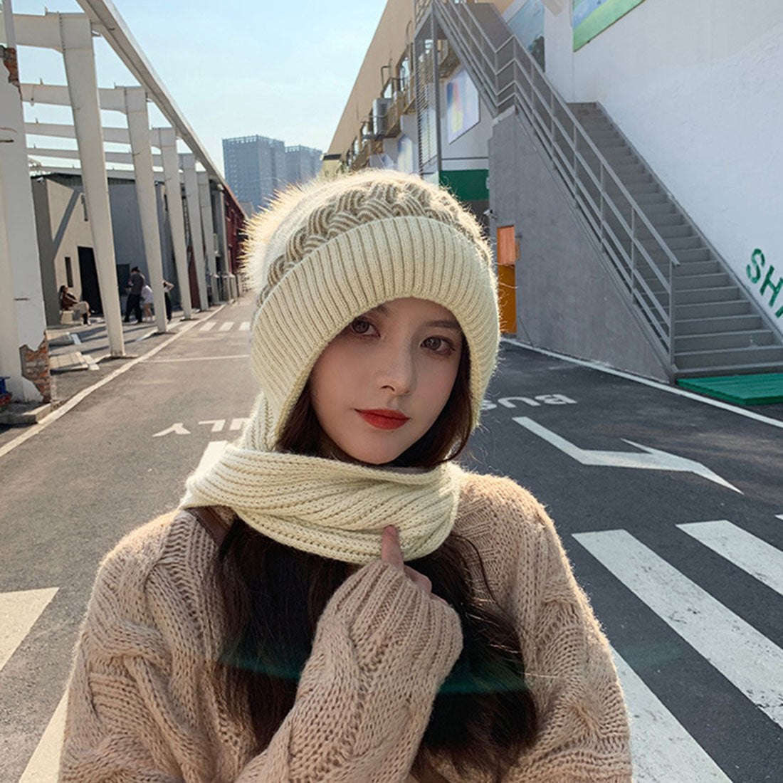 Hood warmer and neck warmer in one