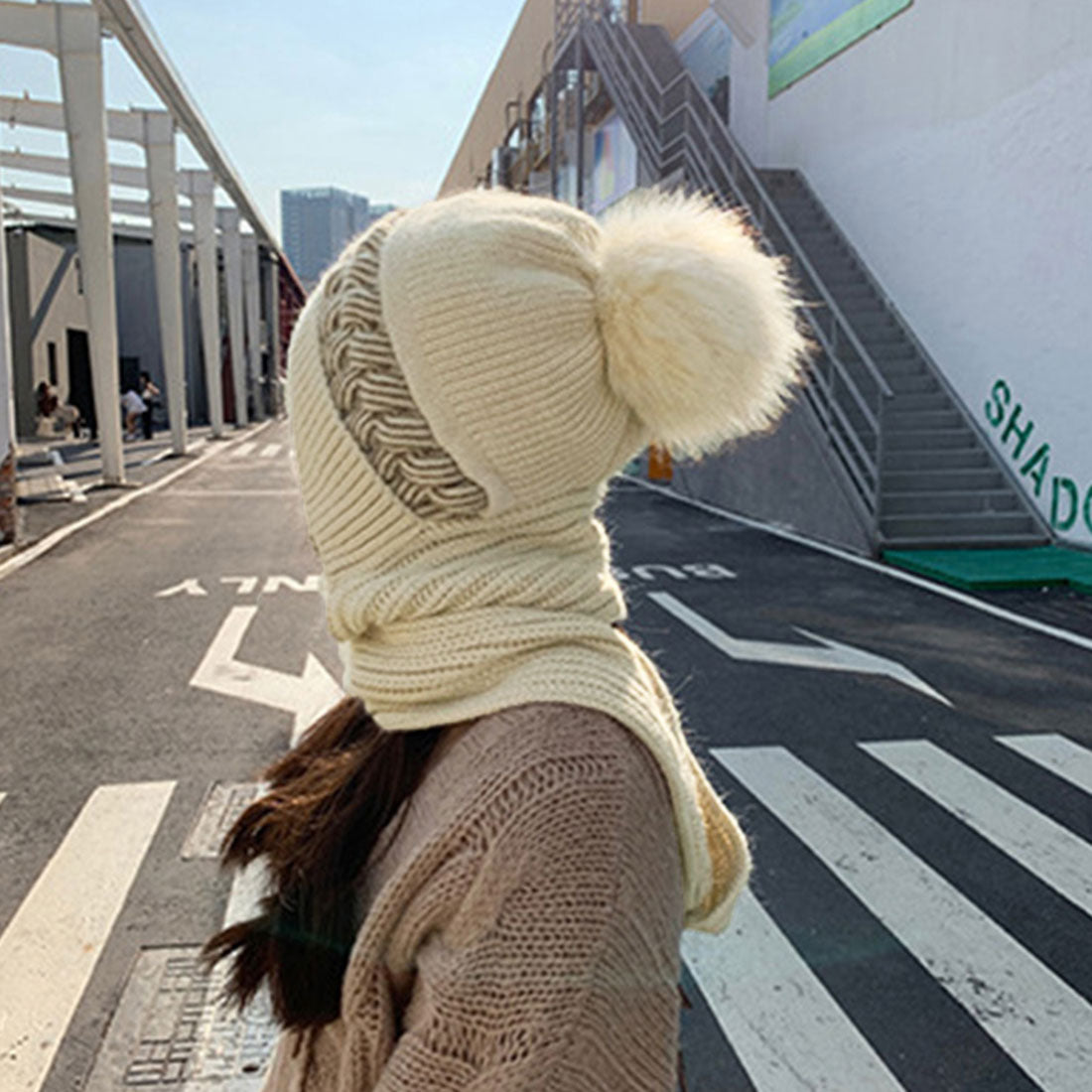 Hood warmer and neck warmer in one