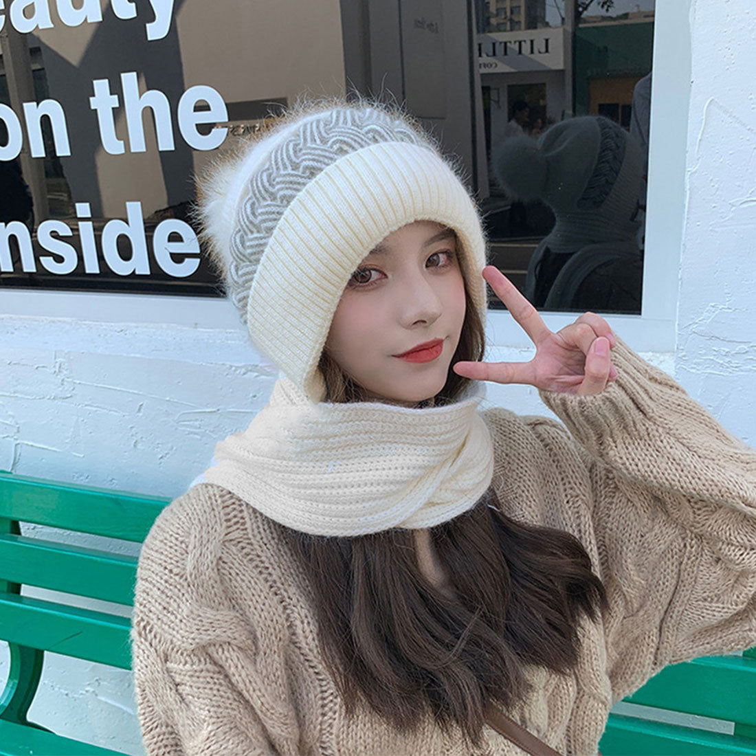 Hood warmer and neck warmer in one