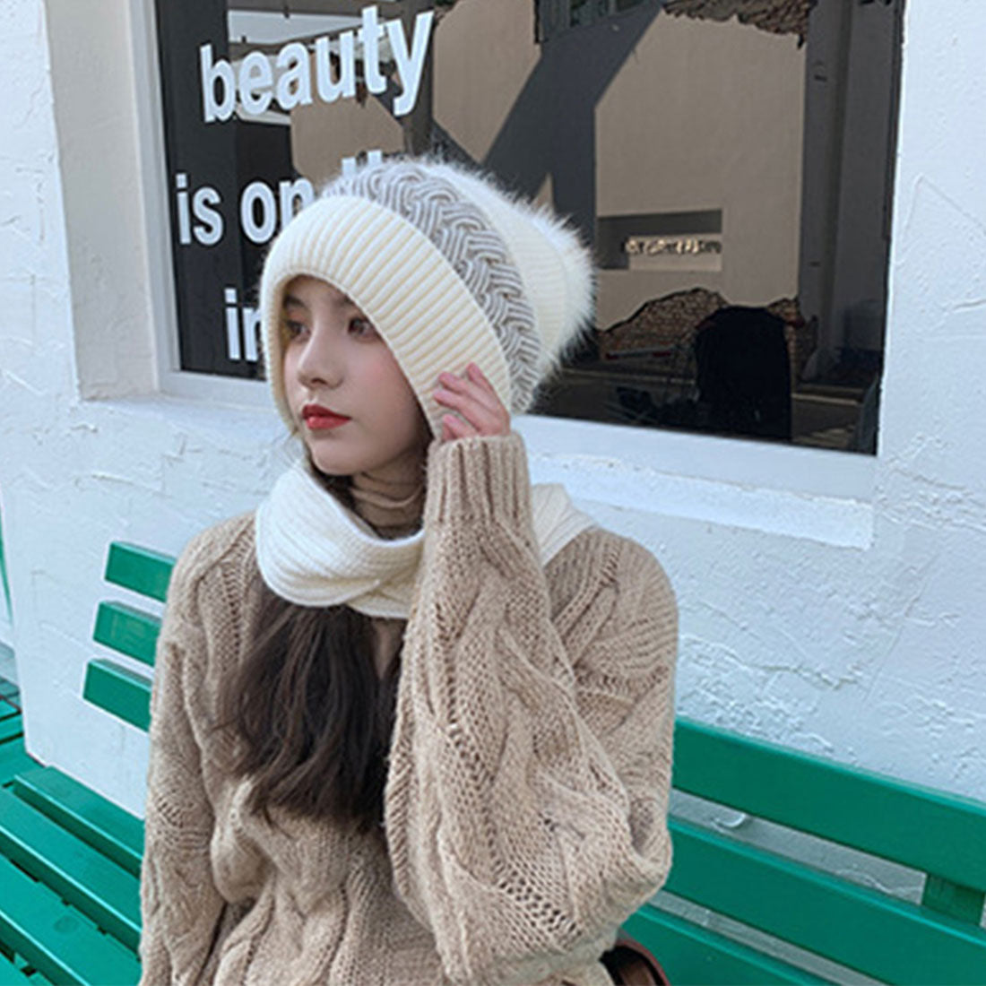Hood warmer and neck warmer in one