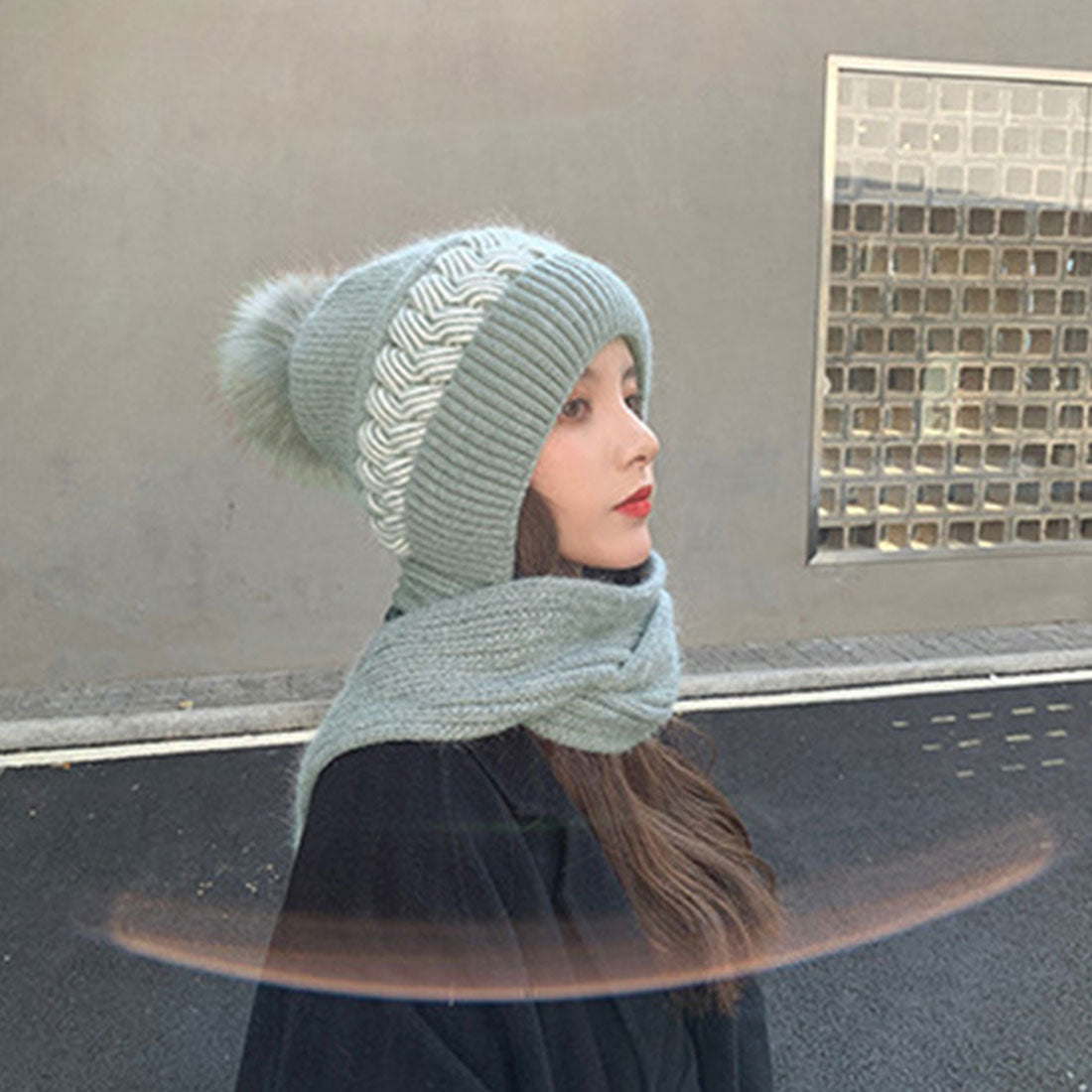 Hood warmer and neck warmer in one
