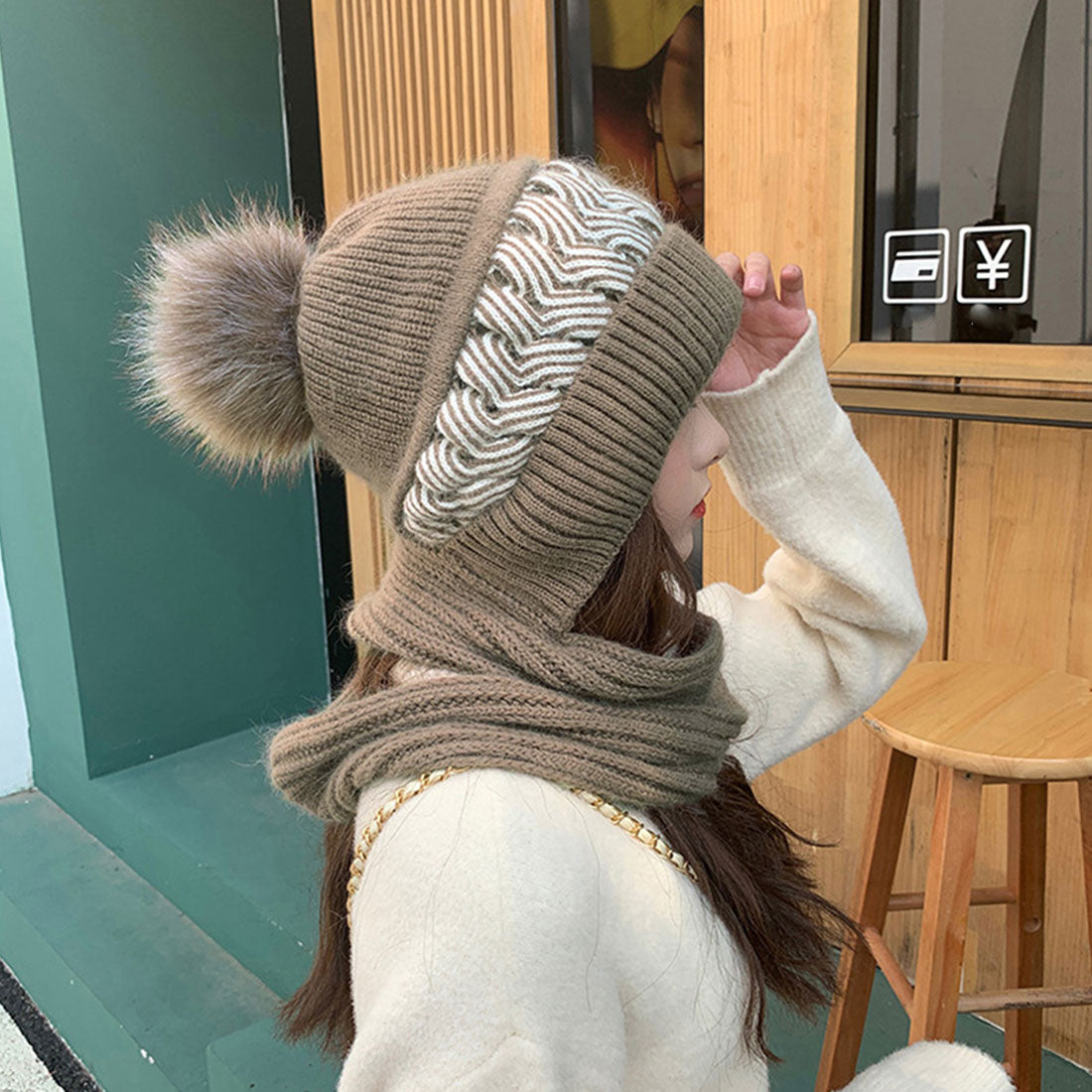 Hood warmer and neck warmer in one
