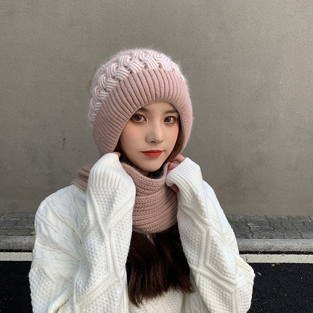 Hood warmer and neck warmer in one