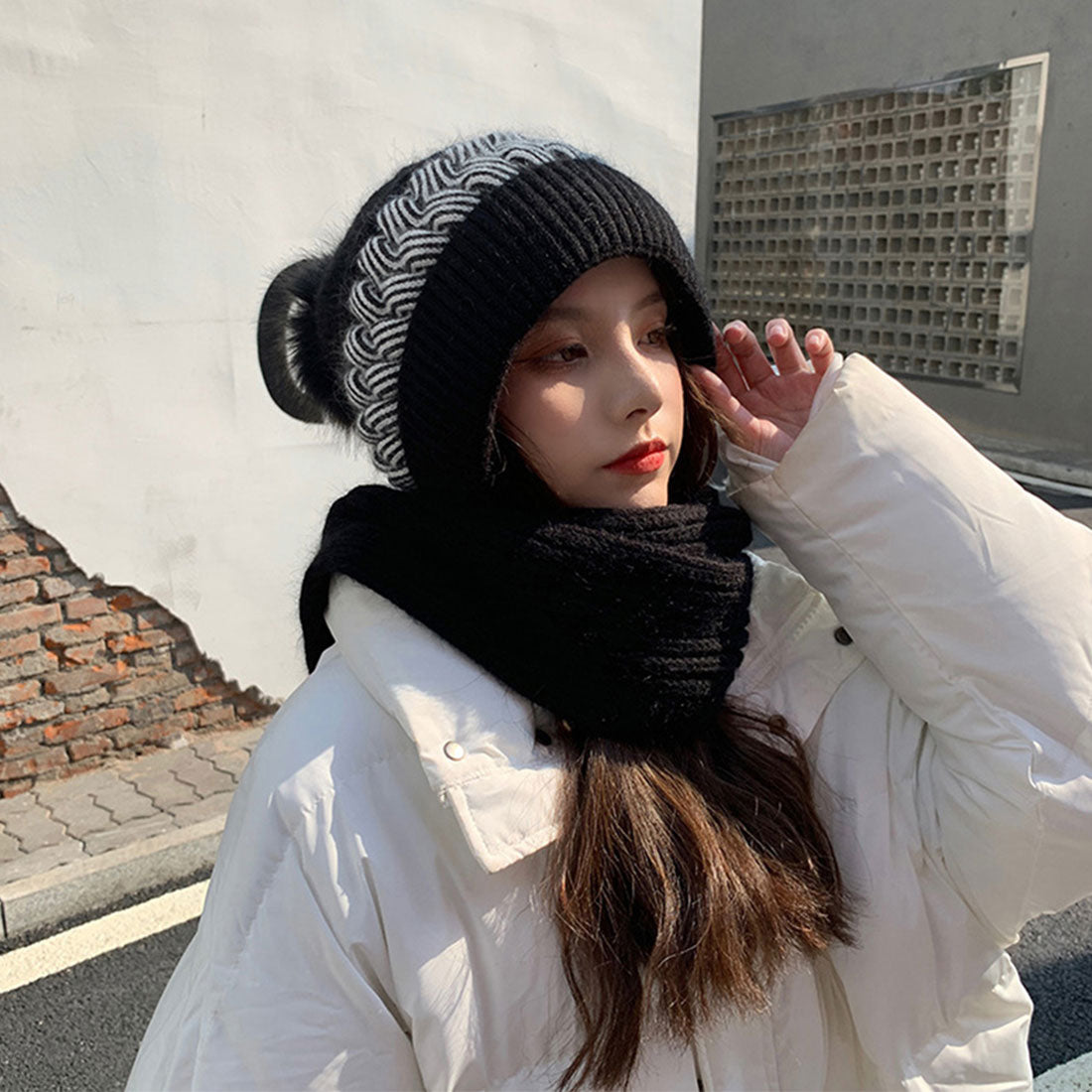 Hood warmer and neck warmer in one