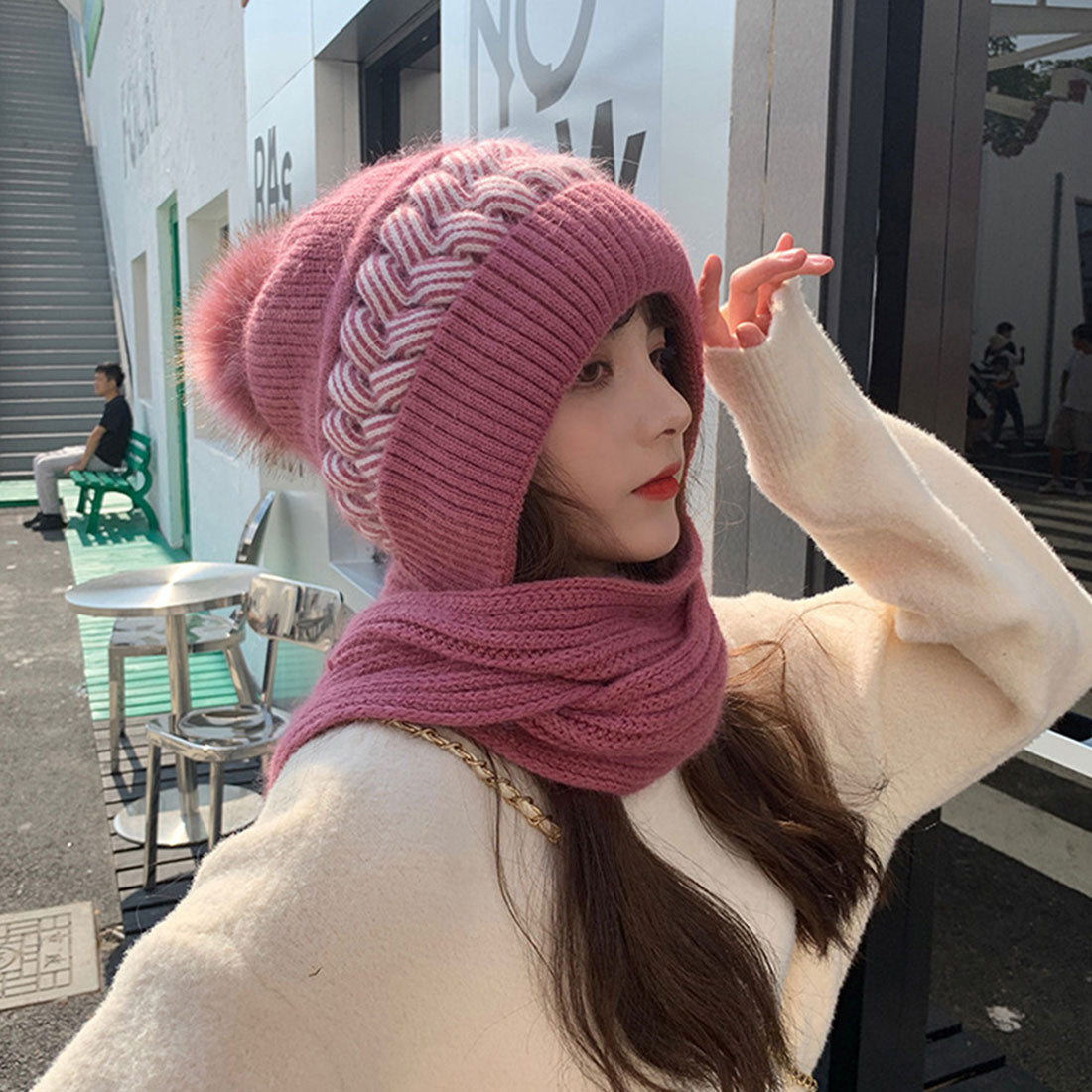 Hood warmer and neck warmer in one