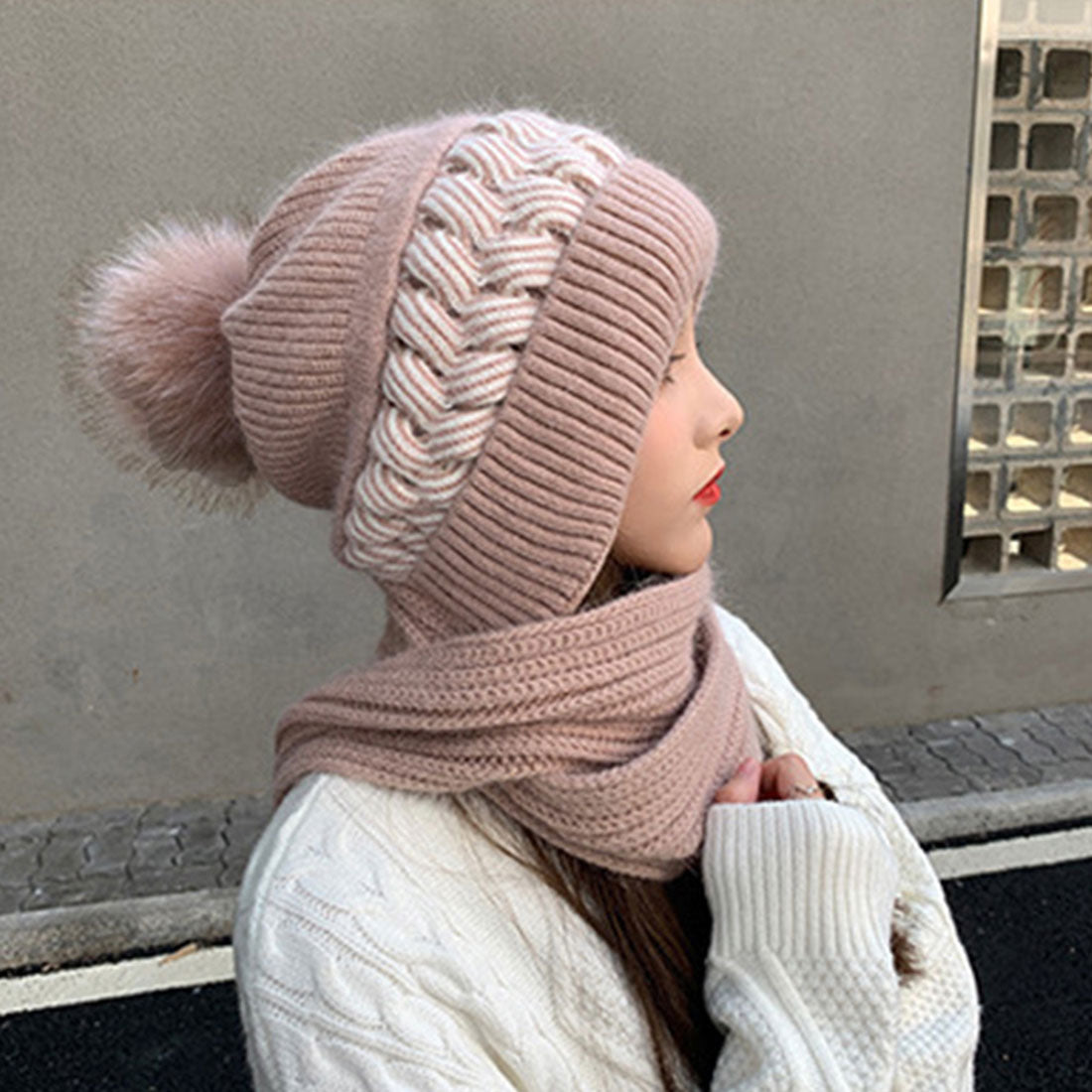 Hood warmer and neck warmer in one