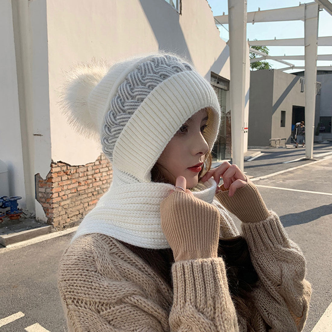 Hood warmer and neck warmer in one