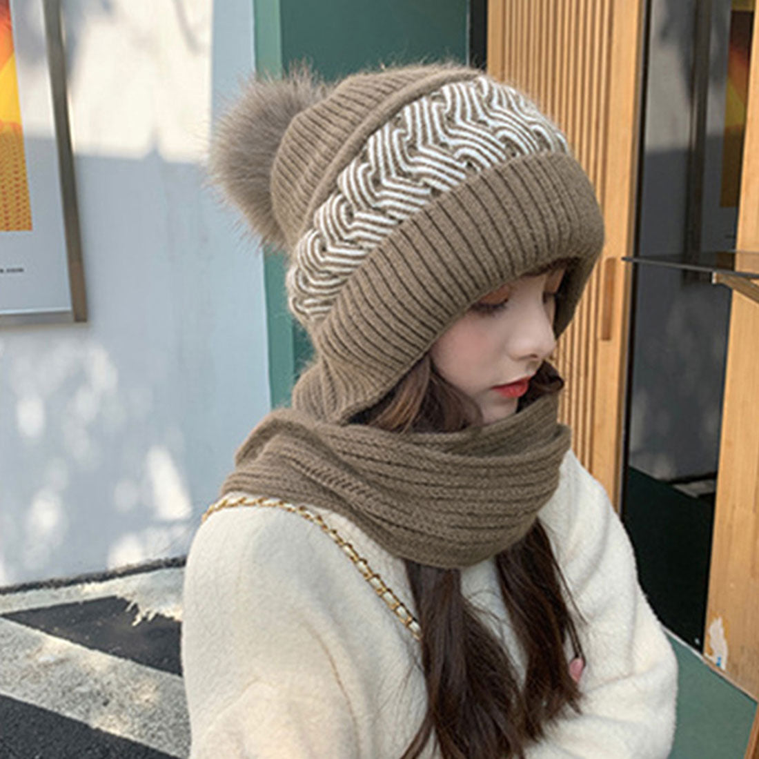 Hood warmer and neck warmer in one