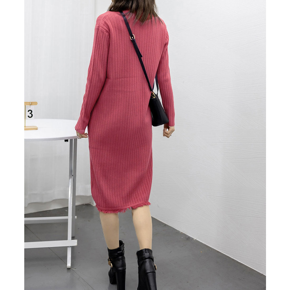 裾フリンジ付き リブニットワンピース秋冬 ローズレッド