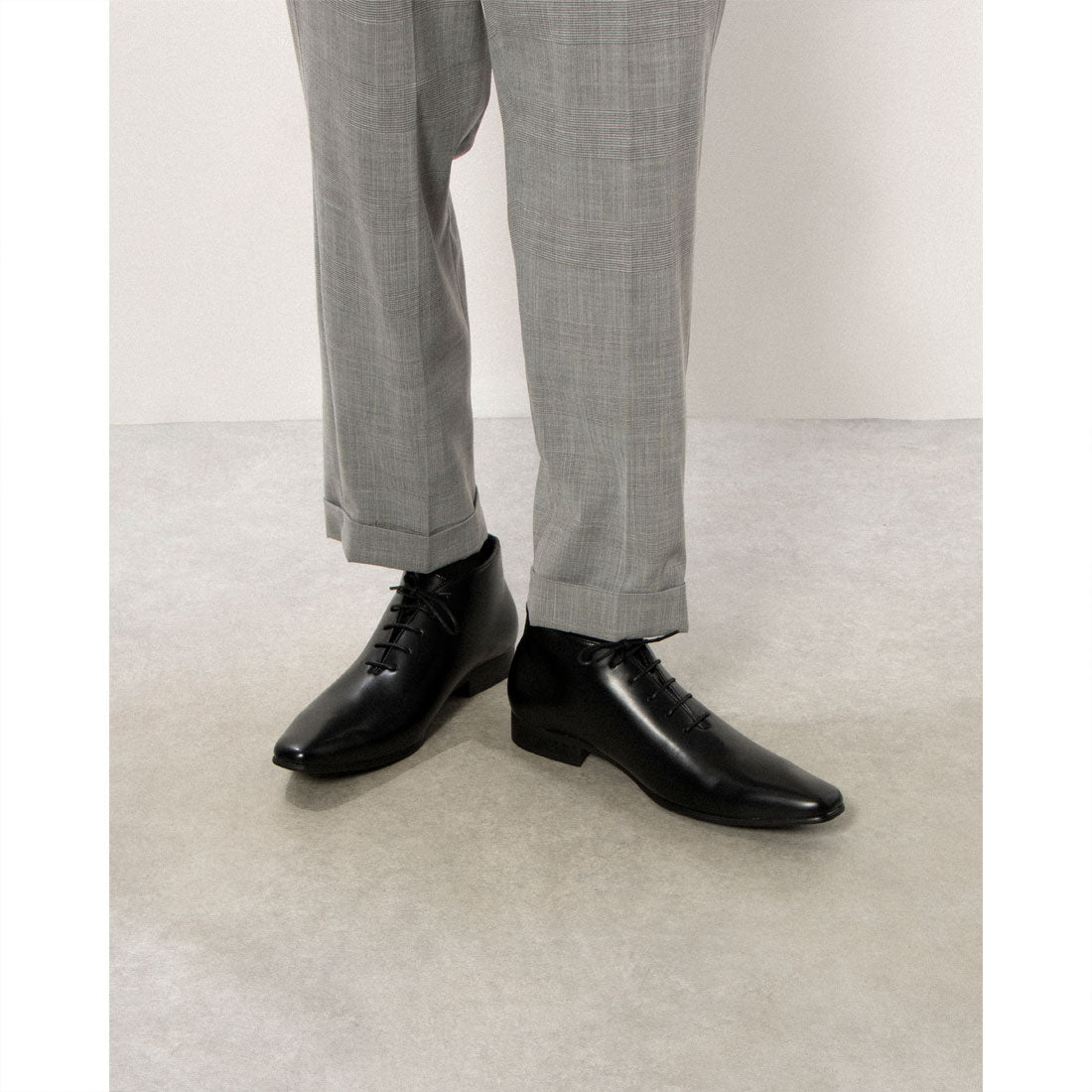MM/ONE Hole Cut Design Plain Toe Dress Boots