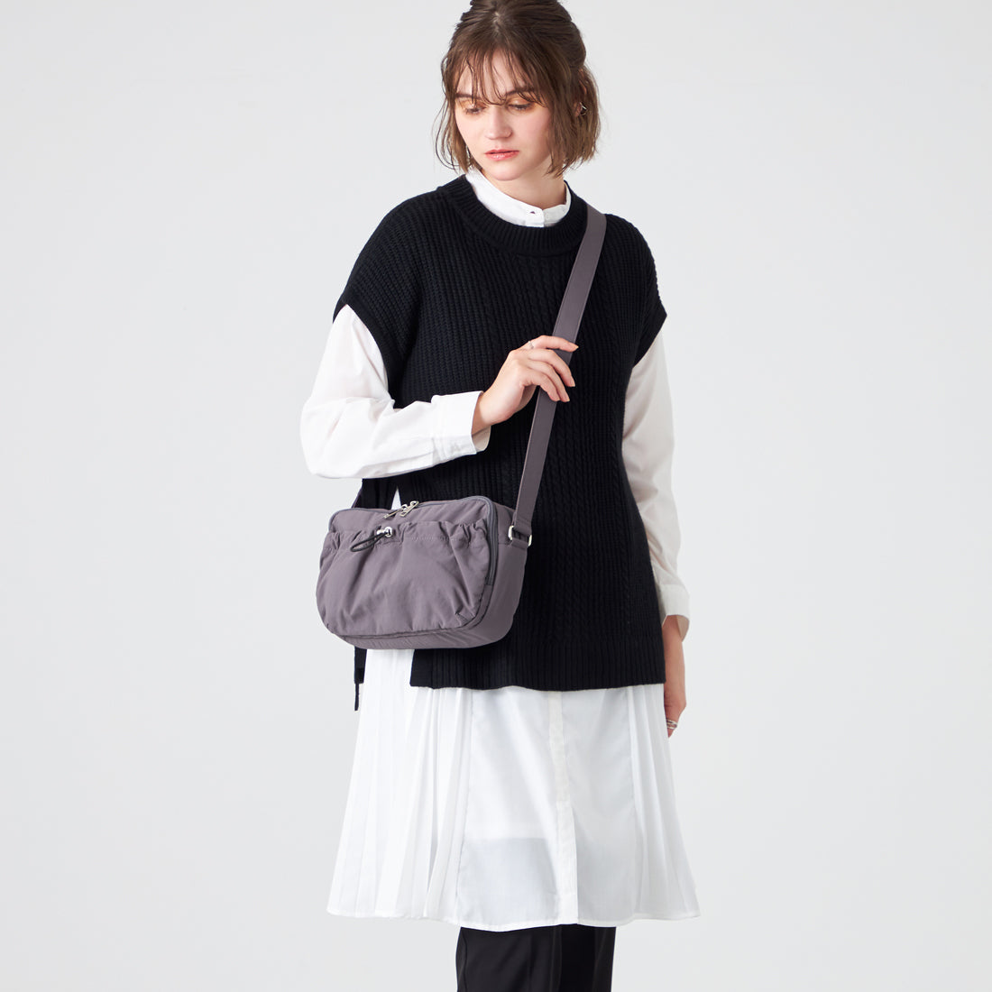 モニカ MONICA クリンクルナイロン ドロストショルダーバッグ （グレー） グレー