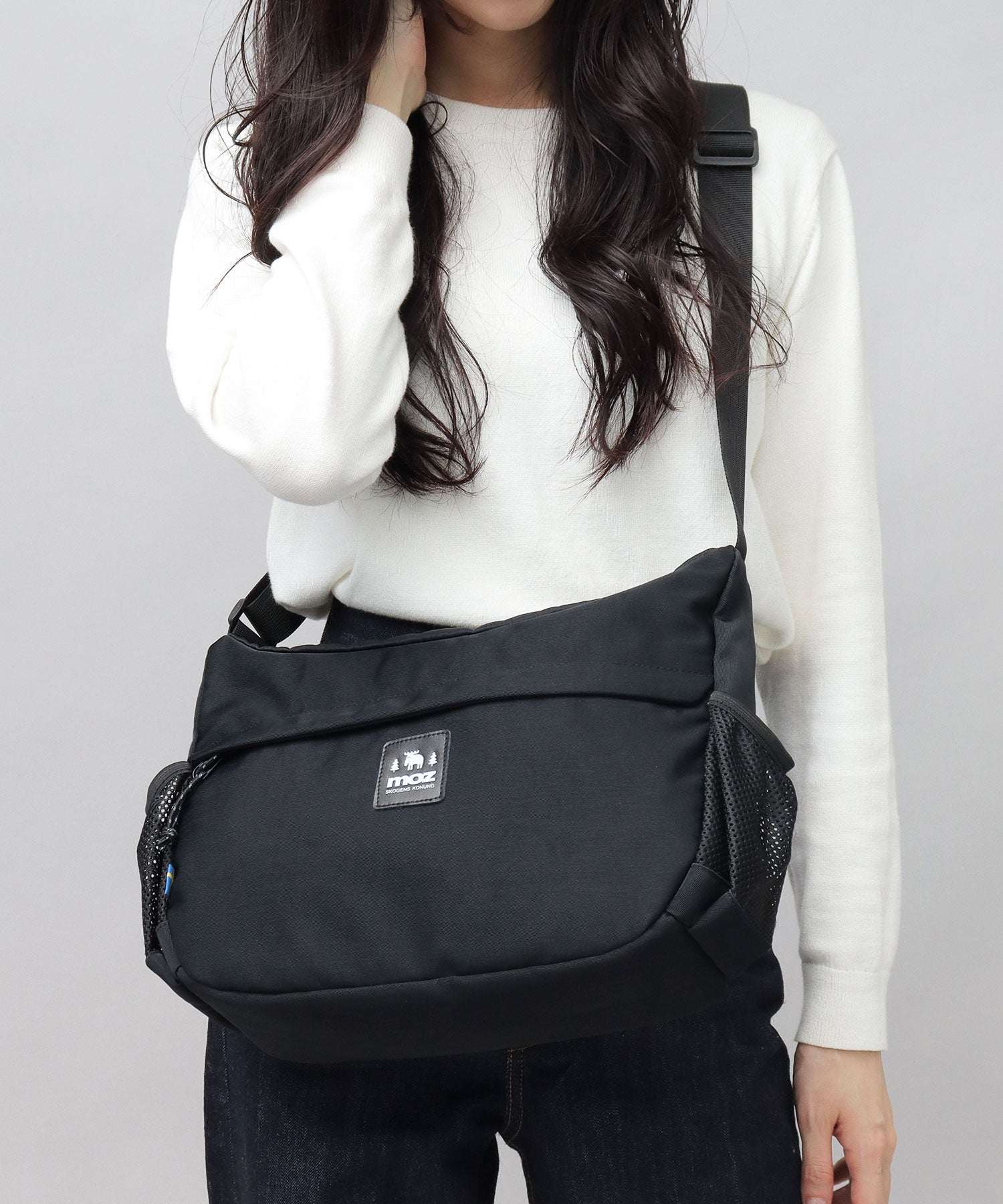 Moz Water-Repellent Nylon Outdoor Shoulder Bag Banana Shoulder Mother'