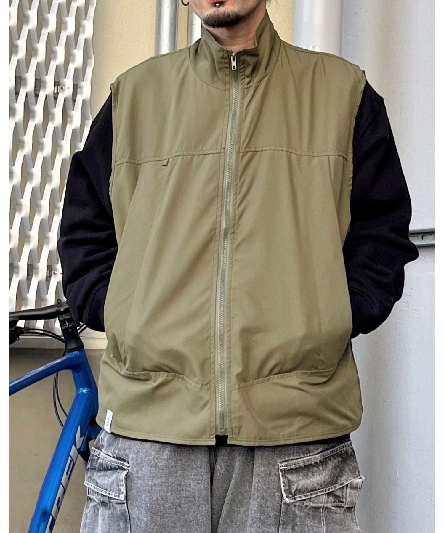 Modish Gaze Stand Neck Full Zip Vest