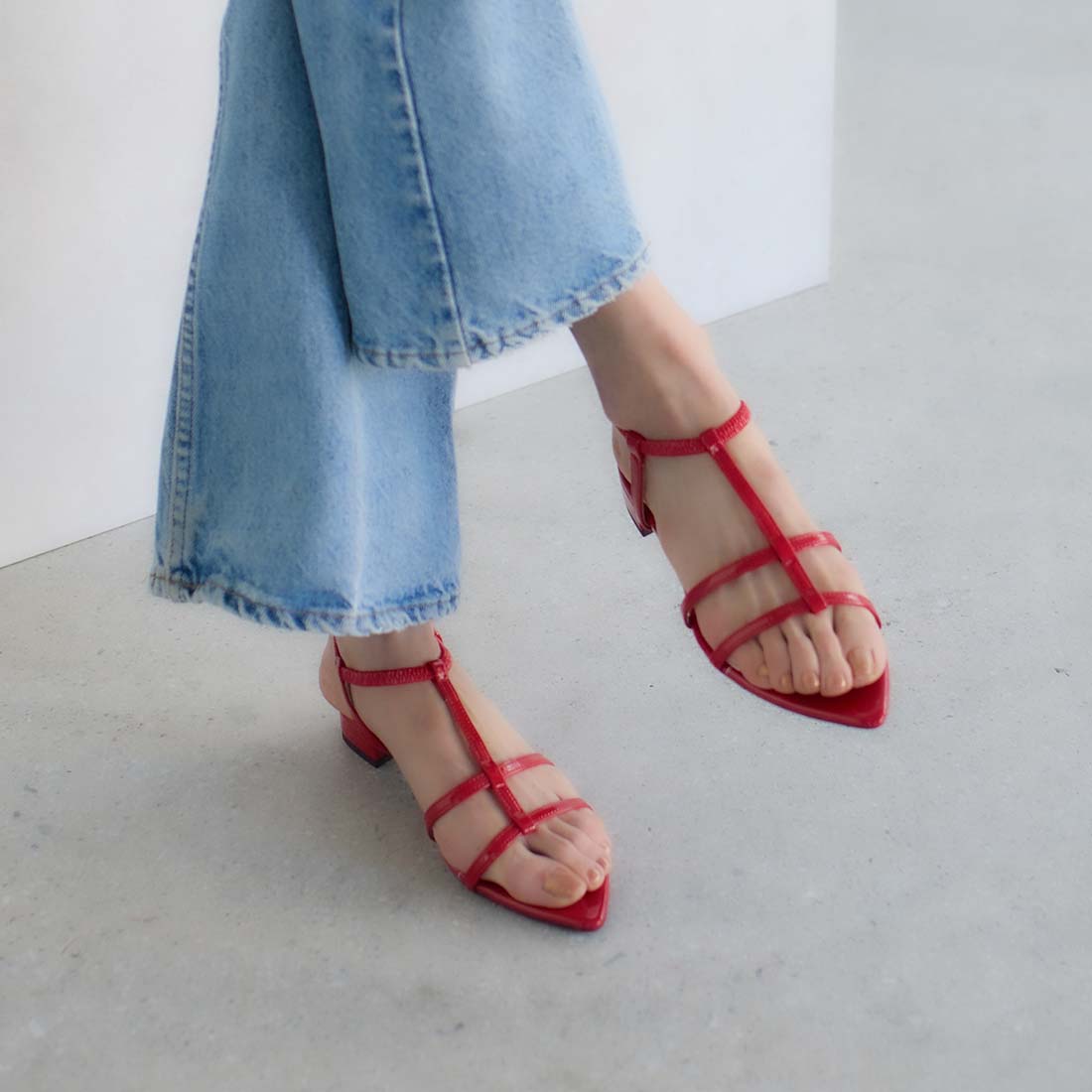 Mode et Jacomo Carino Pointed Toe T-Strap Sandals
