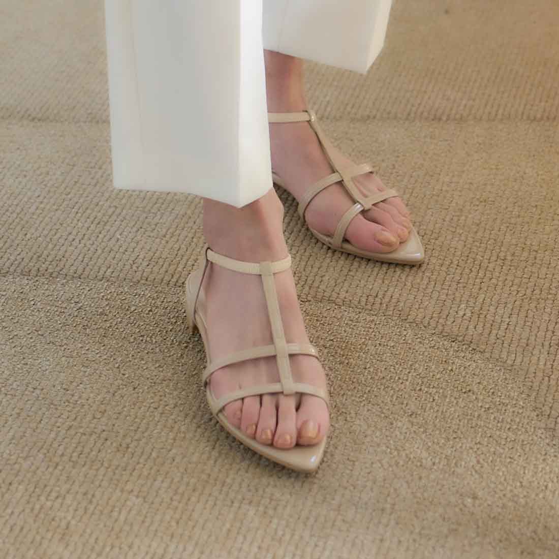 Mode et Jacomo Carino Pointed Toe T-Strap Sandals