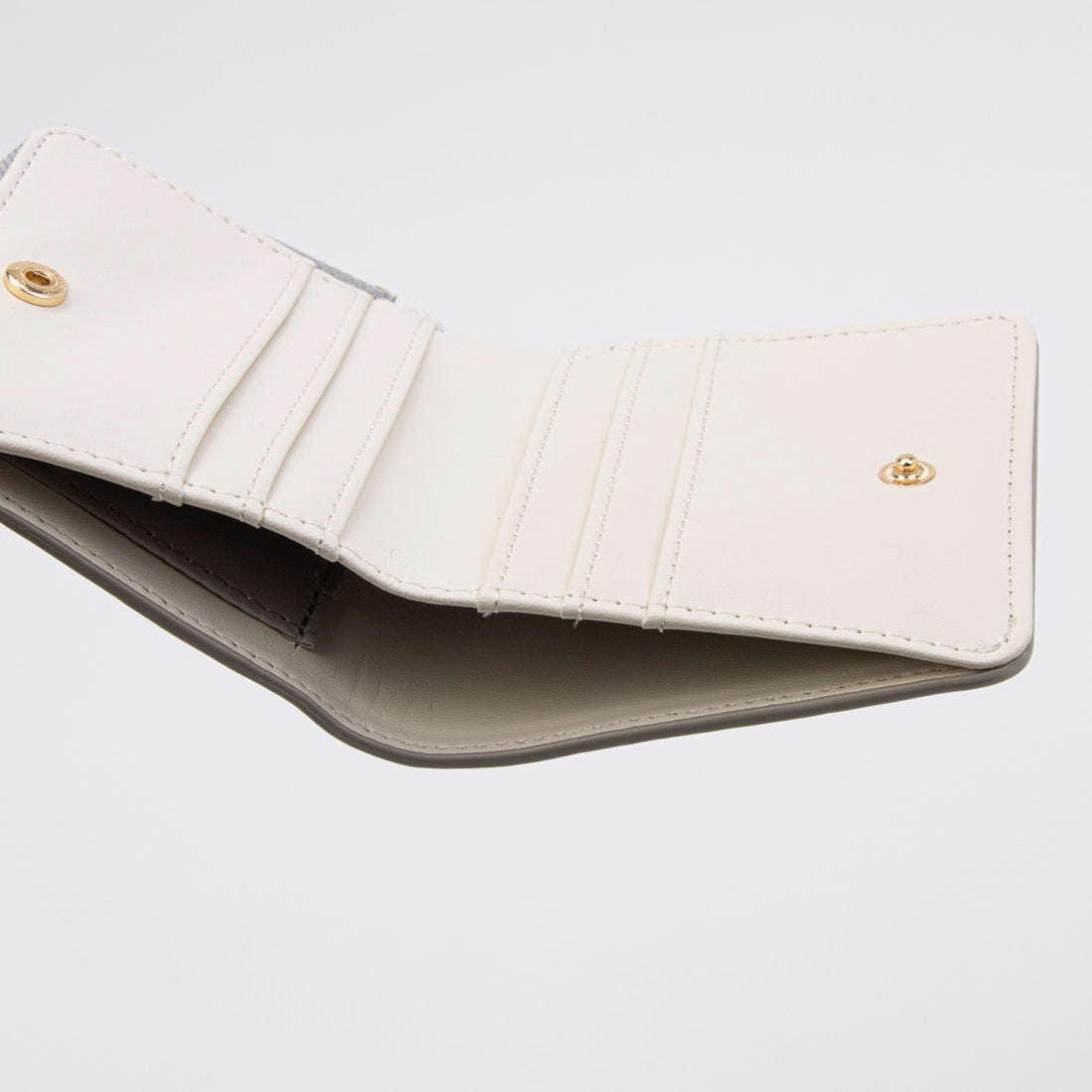 モノコムサ MONO COMME CA 〔モノコムサ〕 額縁切り替え コンパクト 二つ折り財布 （オフホワイト×グレー） オフホワイト×グレー