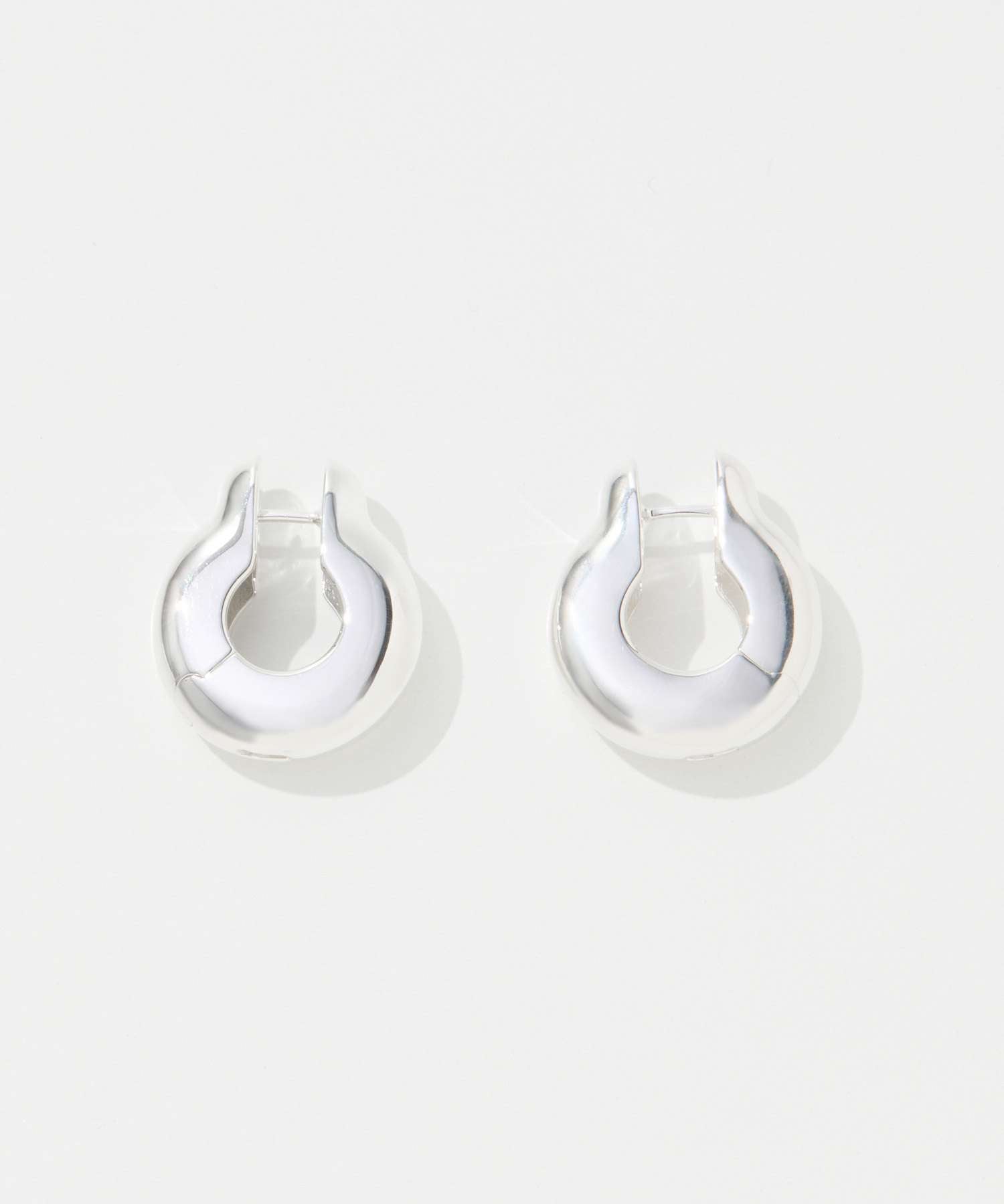 アニカイネズ ANNIKA INEZ アニカイネズ ANNIKA INEZ Large Ample Hinge Hoops ラージ アンプル ヒンジ フープ E943 LRG ピアス レディース アクセサリー シルバー （SILVER/シルバー） SILVER/シルバー
