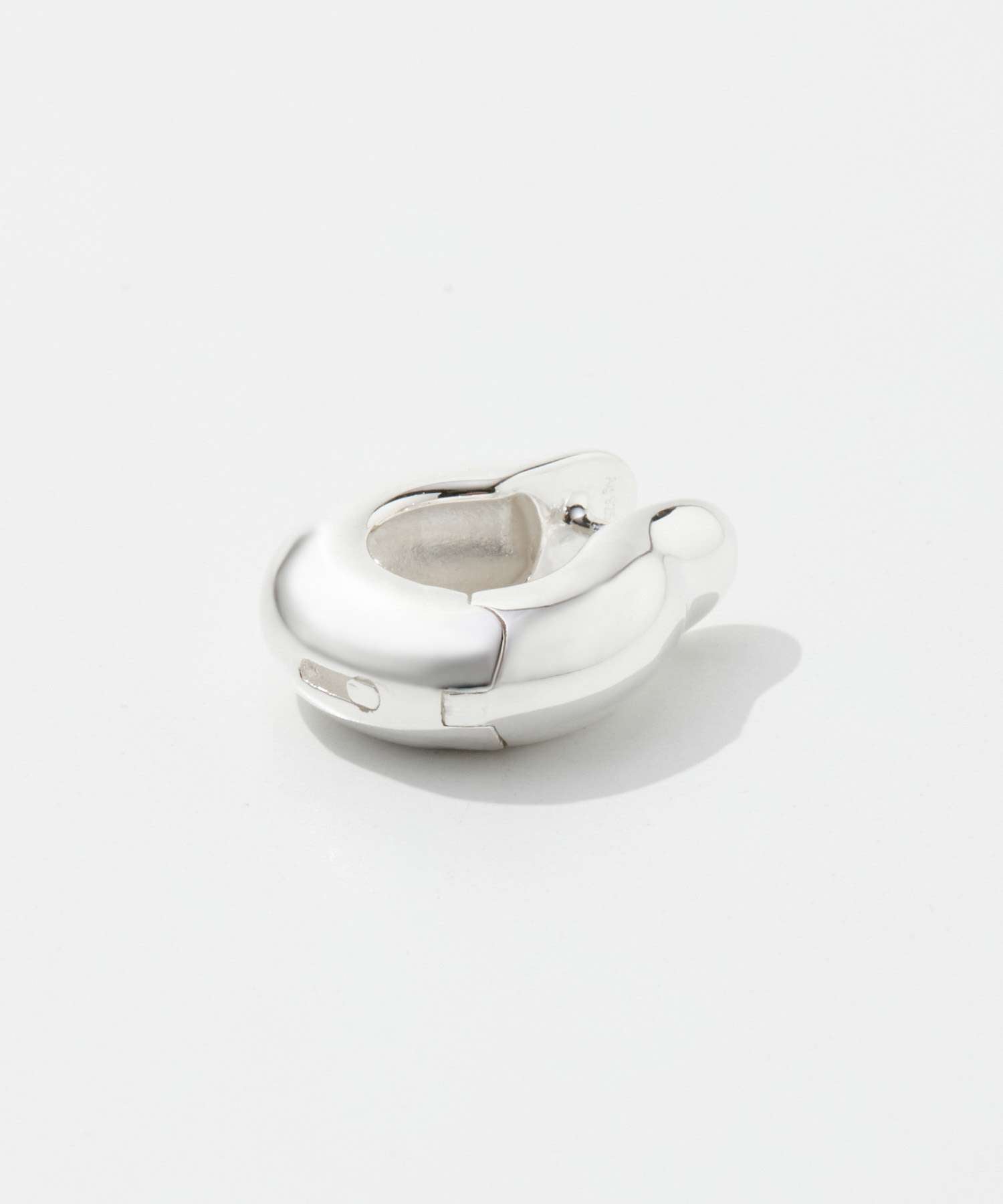 アニカイネズ ANNIKA INEZ アニカイネズ ANNIKA INEZ Small Ample Hinge Hoops スモール アンプル ヒンジ フープ E943 SML ピアス レディース アクセサリー シルバー （SILVER/シルバー） SILVER/シルバー