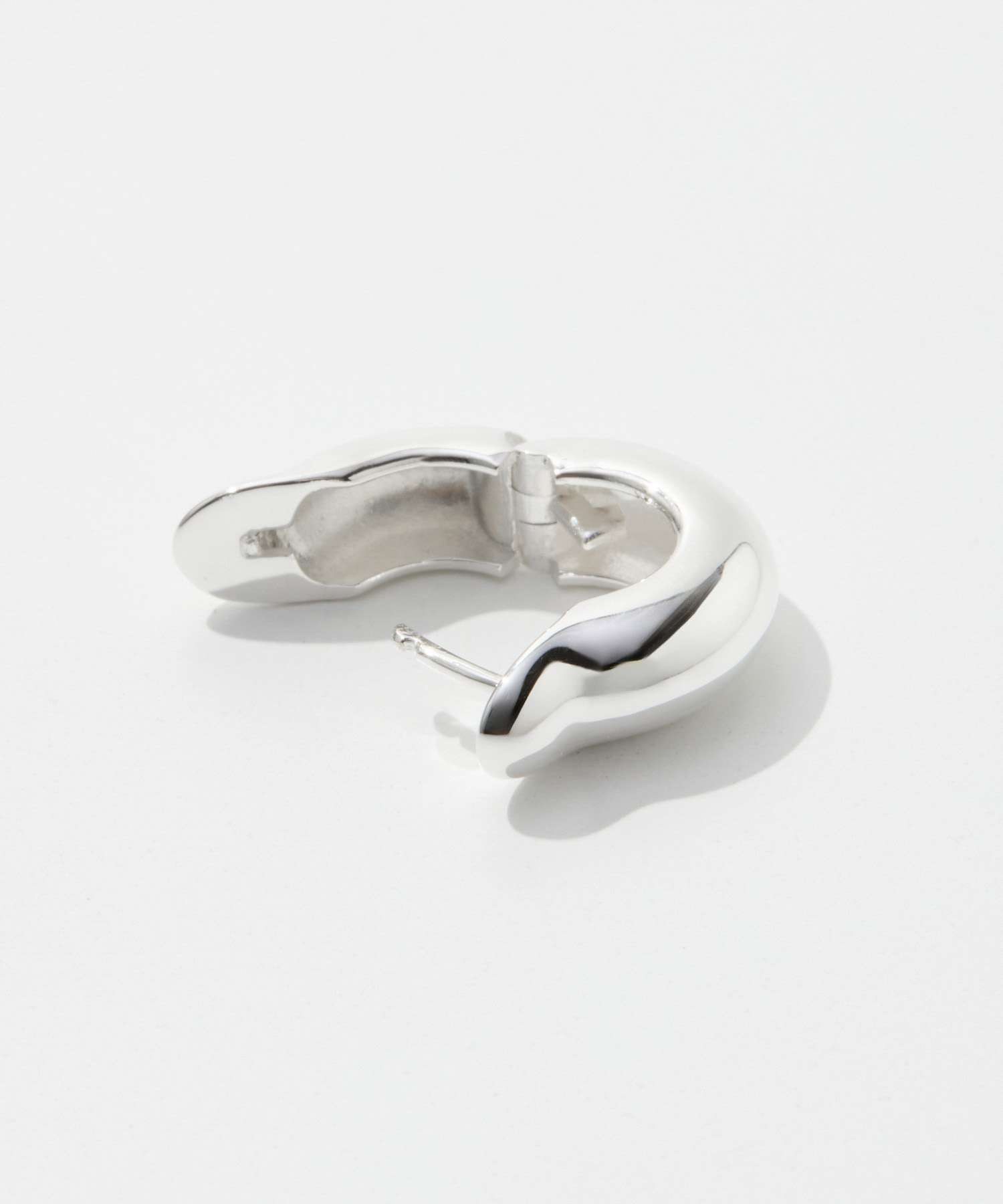 アニカイネズ ANNIKA INEZ アニカイネズ ANNIKA INEZ Small Ample Hinge Hoops スモール アンプル ヒンジ フープ E943 SML ピアス レディース アクセサリー シルバー （SILVER/シルバー） SILVER/シルバー