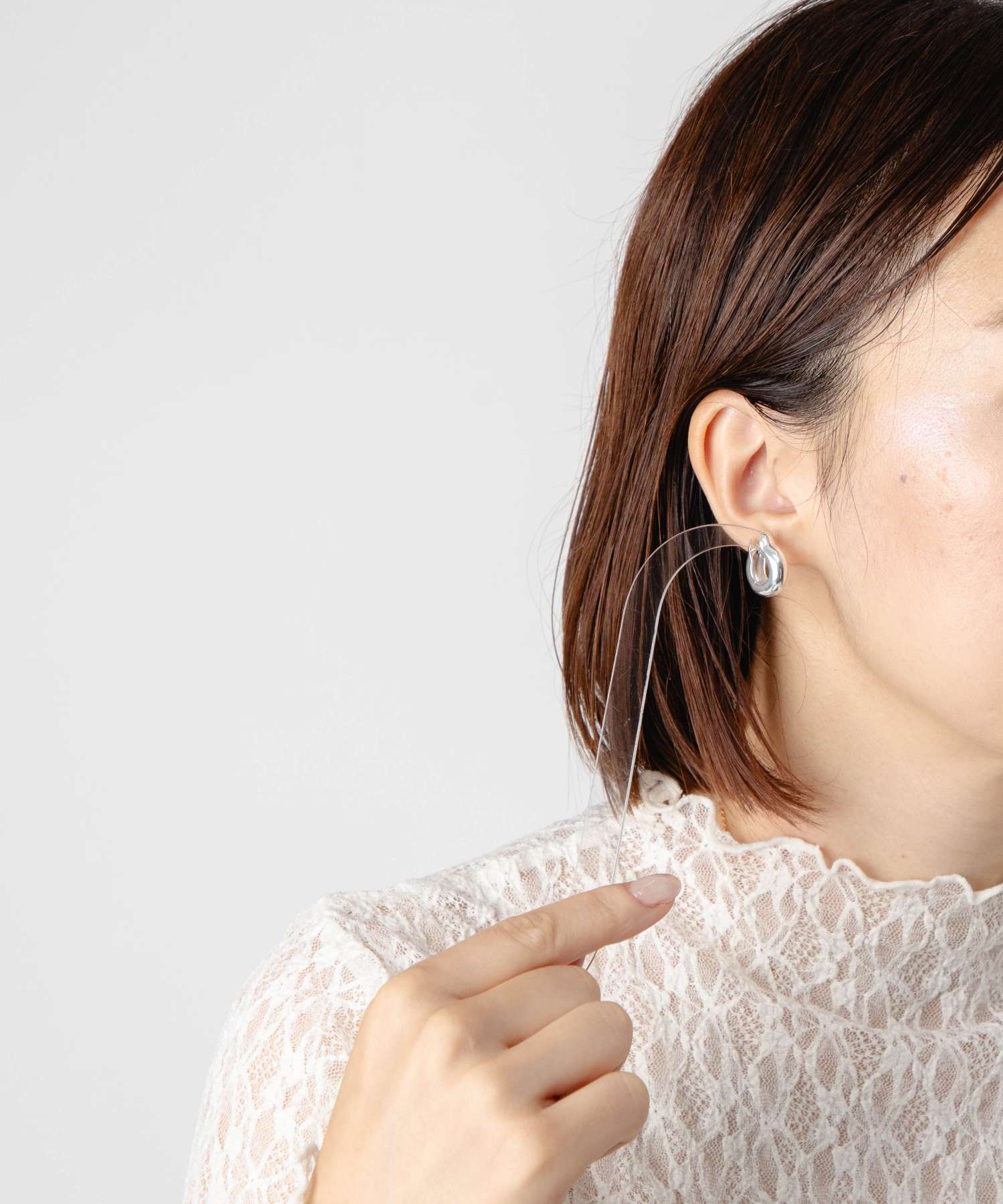 アニカイネズ ANNIKA INEZ アニカイネズ ANNIKA INEZ Small Ample Hinge Hoops スモール アンプル ヒンジ フープ E943 SML ピアス レディース アクセサリー シルバー （SILVER/シルバー） SILVER/シルバー