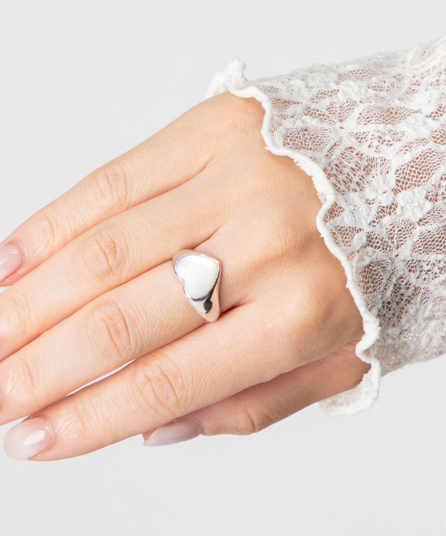 Annika Inez Annika Inez Mother of pearl heart ring Mother of pearl hea