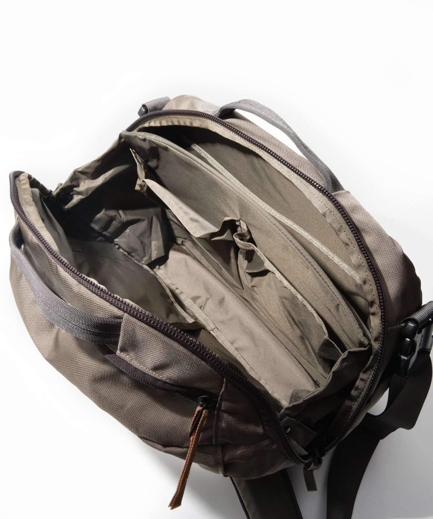 ミステリーランチ MYSTERY RANCH ミステリーランチ MYSTERY RANCH Everyday Carry エブリデイ キャリー District Pro ディストリクト プロ 112904 ショルダーバッグ ユニセックス バッグ （STONE/ストーン） STONE/ストーン