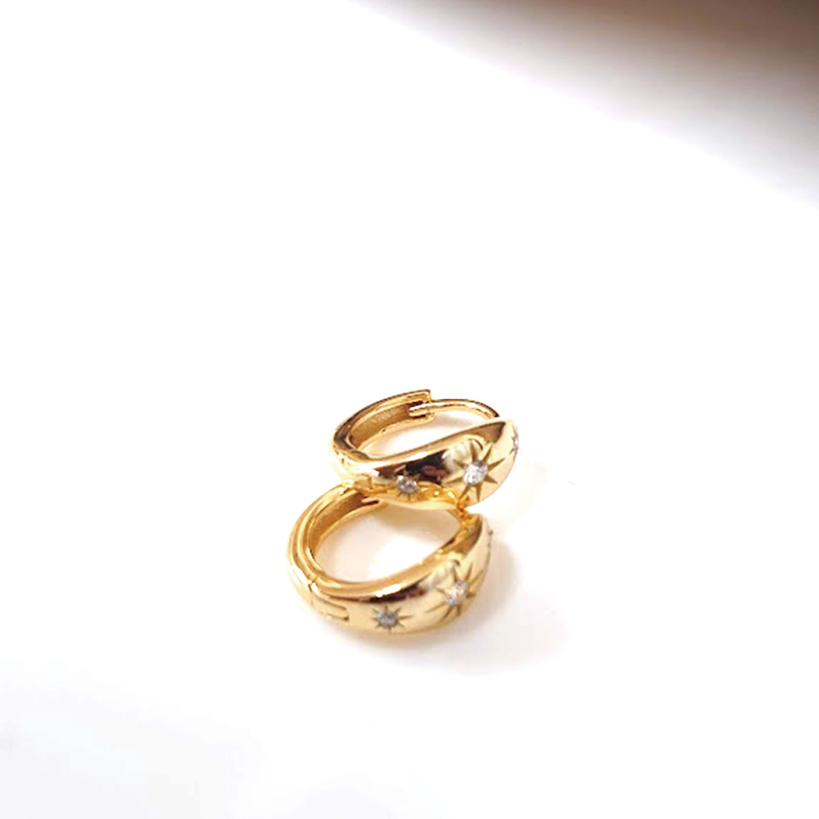 ノエルマーケット Noelmarket ピアス 金属アレルギー対応 フープピアス ハワイアンジュエリー つけっぱなし 18k シンプル 仕事 人気 上品 両耳用 レディース 女性 大人 彼女 誕生日 プレゼント