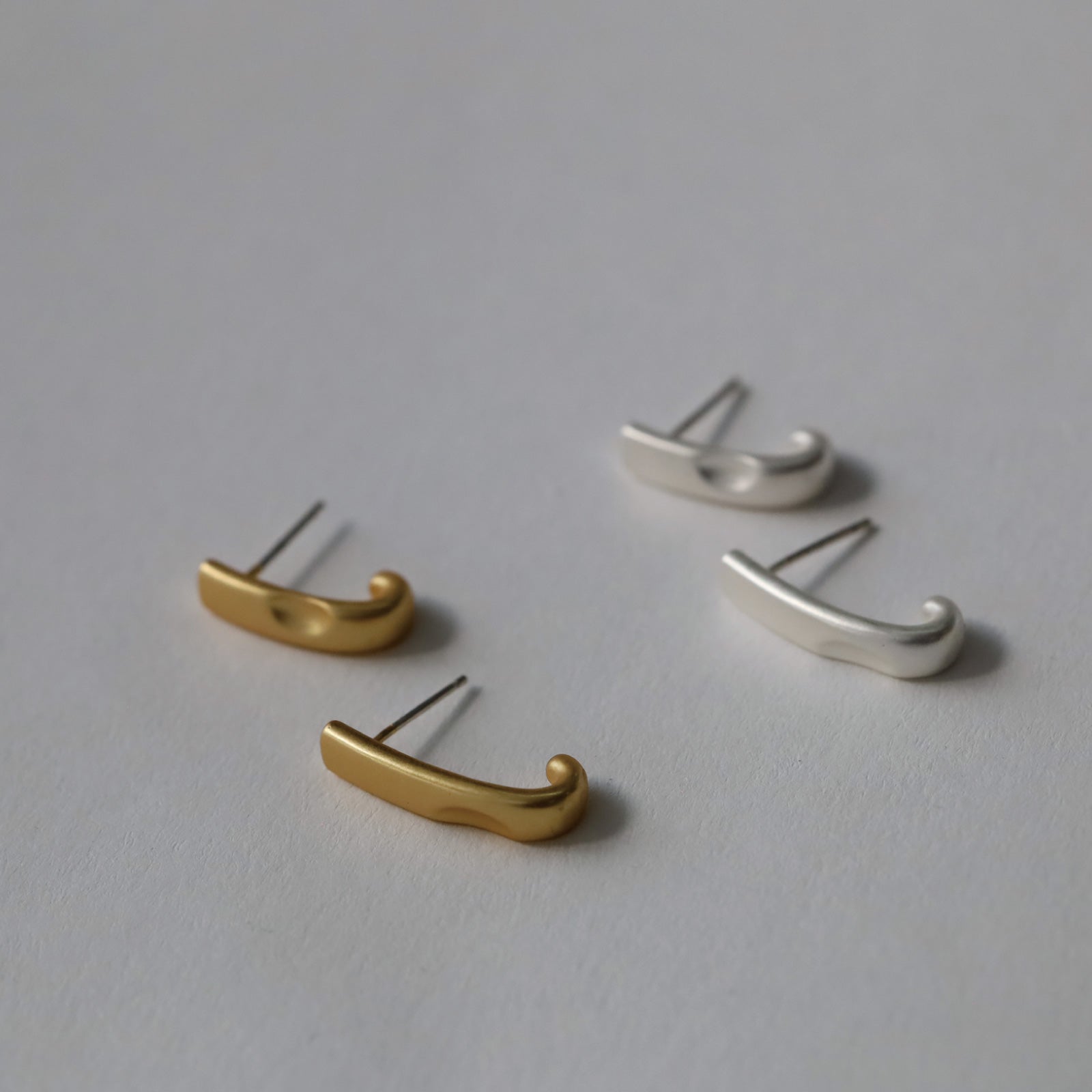 ノエルマーケット Noelmarket ピアス 金属アレルギー対応 つけっぱなし ニッケルフリー 18kコーティング シンプル 人気 30代 40代 大人 おしゃれ 誕生日 プレゼント （シルバー） シルバー