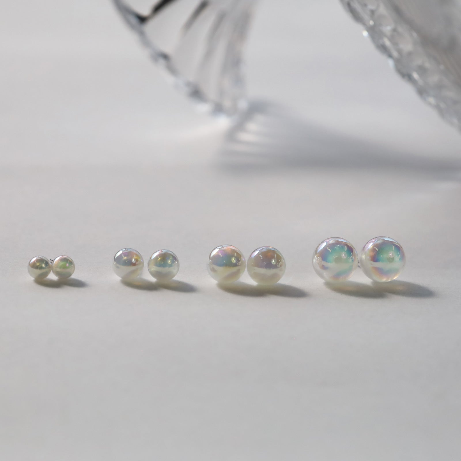 ノエルマーケット Noelmarket ピアス 金属アレルギー対応 オーロラ ガラス つけっぱなし シンプル 人気 両耳用 結婚式 入学式 誕生日 （シルバー） シルバー