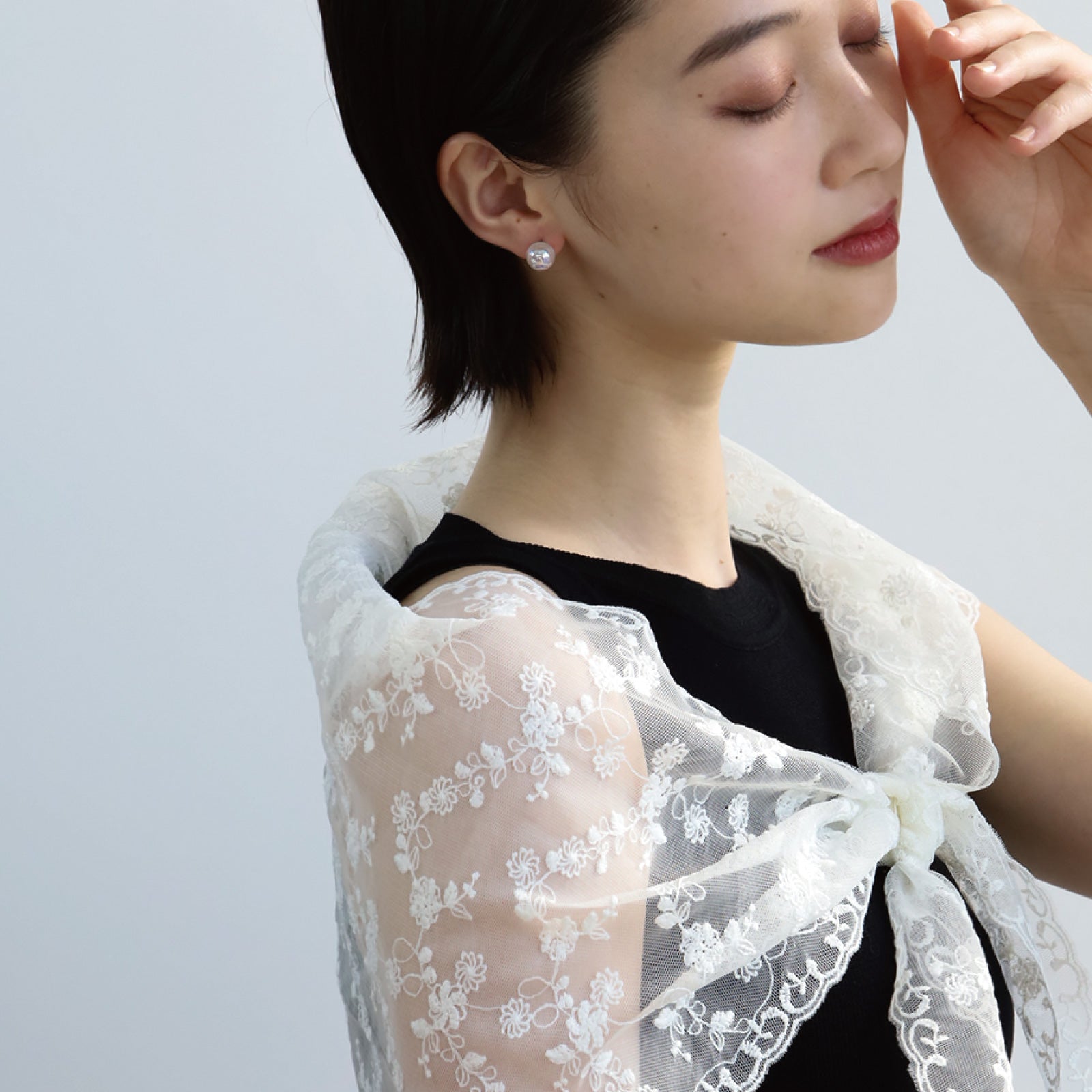ノエルマーケット Noelmarket ピアス 金属アレルギー対応 オーロラ ガラス つけっぱなし シンプル 人気 両耳用 結婚式 入学式 誕生日 （シルバー） シルバー