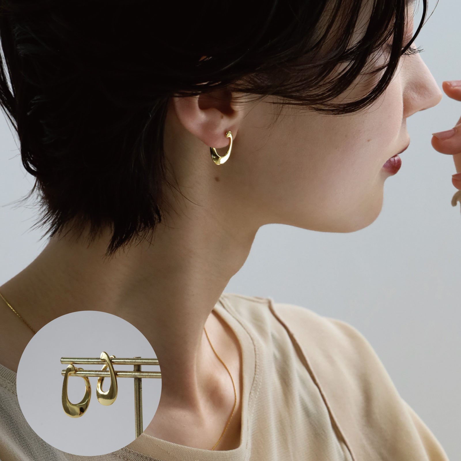 ノエルマーケット Noelmarket ピアス 金属アレルギー対応 フープピアス つけっぱなし 18k シンプル 仕事 おしゃれ  オフィス クール ねじれ （シルバー） シルバー