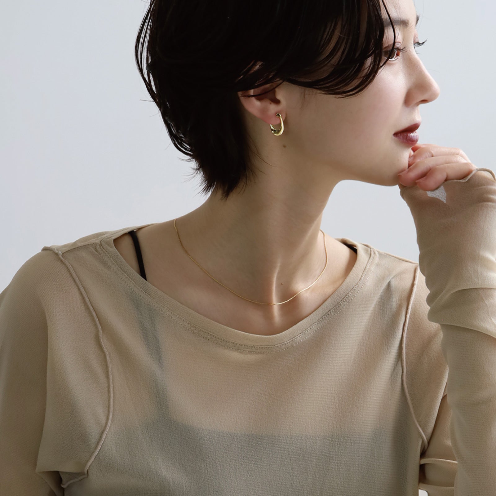 ノエルマーケット Noelmarket ピアス 金属アレルギー対応 フープピアス つけっぱなし 18k シンプル 仕事 おしゃれ  オフィス クール ねじれ （シルバー） シルバー