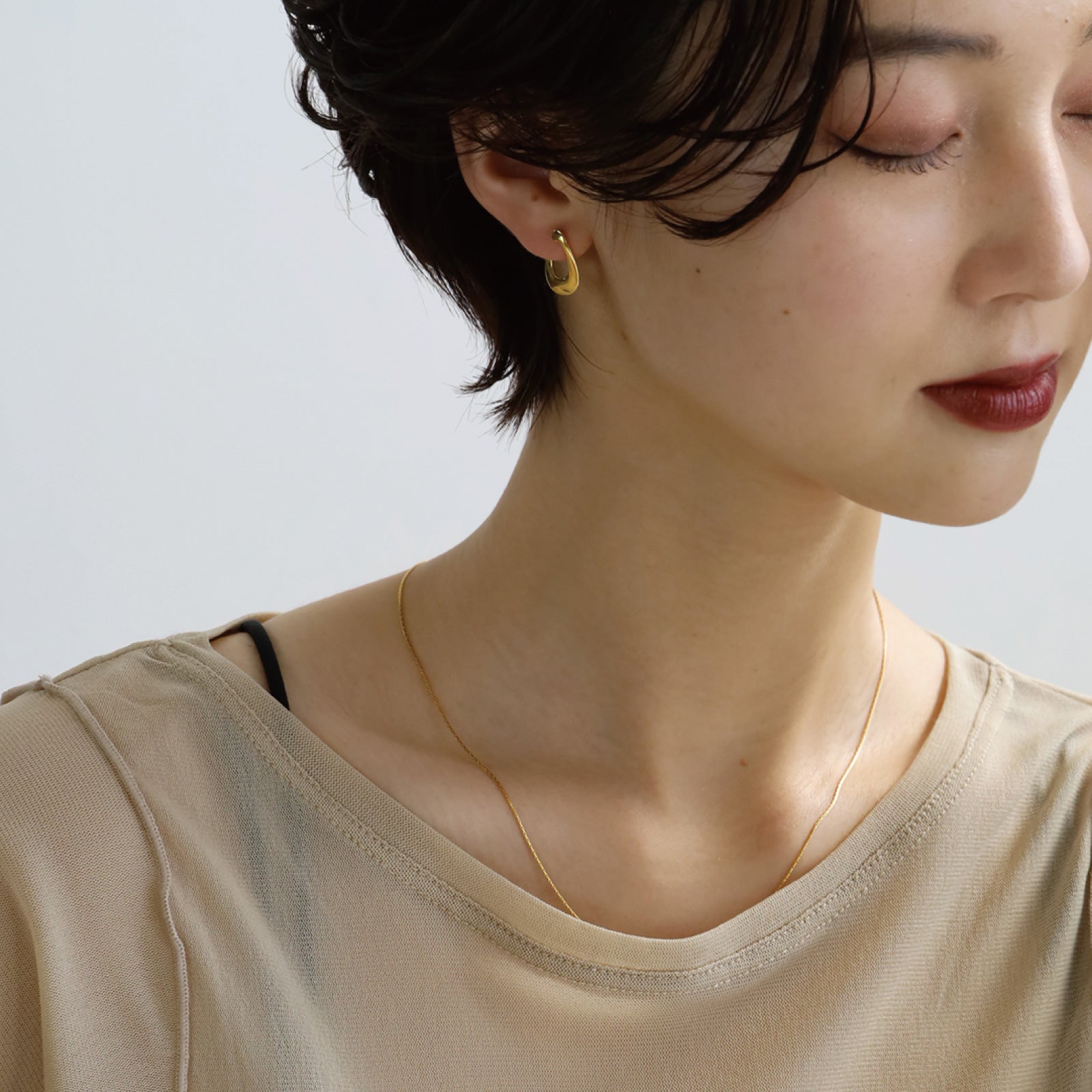 ノエルマーケット Noelmarket ピアス 金属アレルギー対応 フープピアス つけっぱなし 18k シンプル 仕事 おしゃれ  オフィス クール ねじれ （シルバー） シルバー