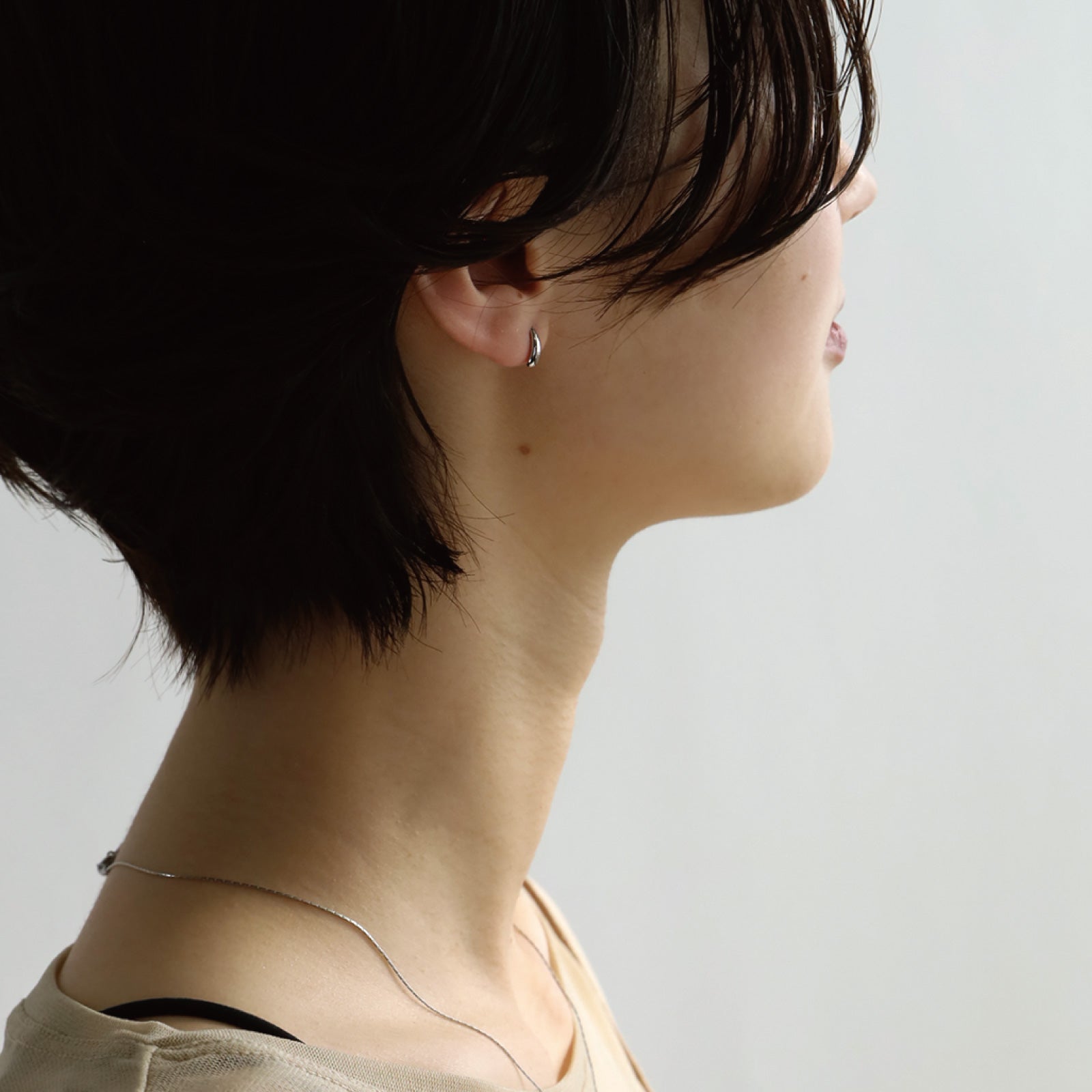 ノエルマーケット Noelmarket ピアス 金属アレルギー対応 小ぶり つけっぱなし 18k シンプル ドロップピアス 仕事 上品 （ゴールド） ゴールド