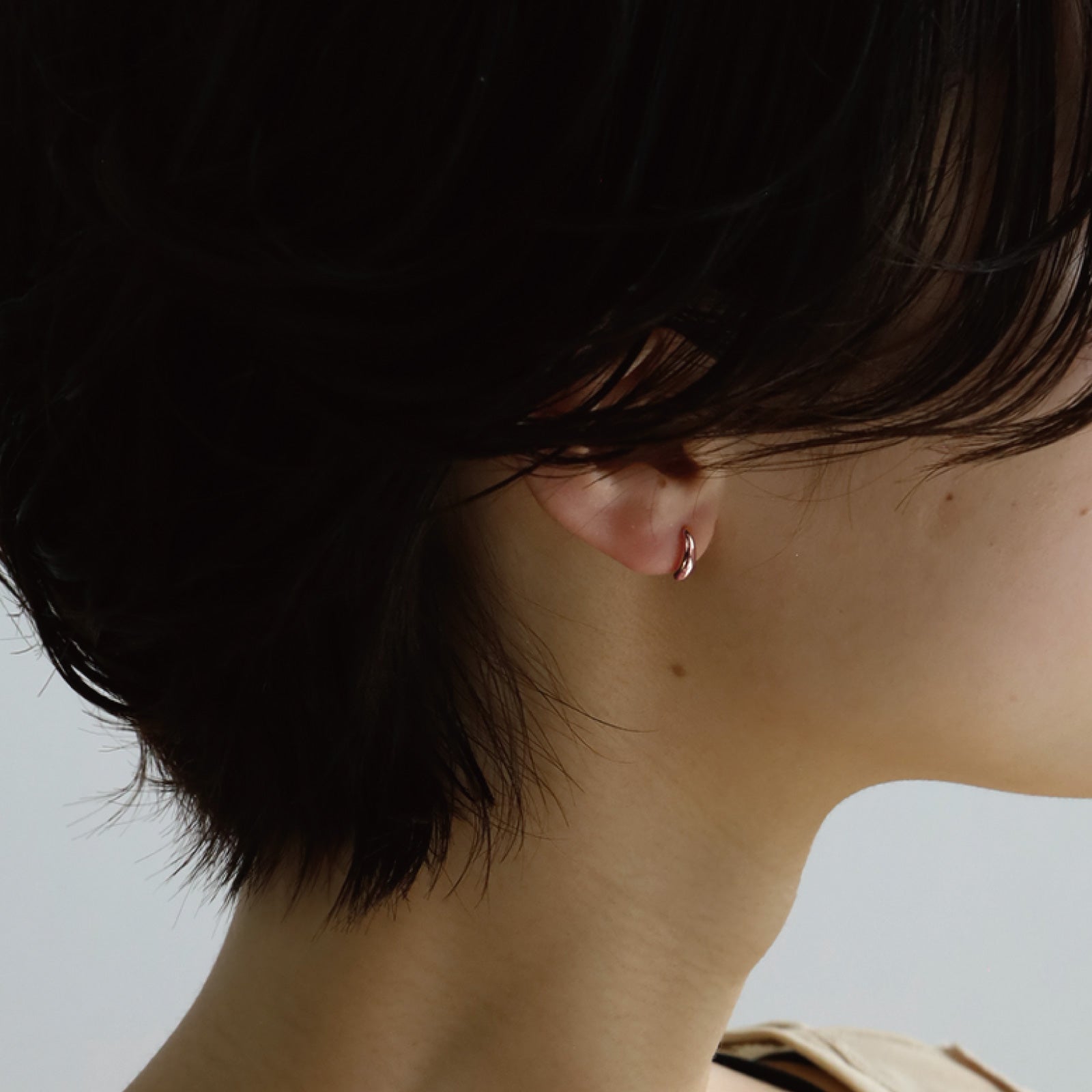 ノエルマーケット Noelmarket ピアス 金属アレルギー対応 小ぶり つけっぱなし 18k シンプル ドロップピアス 仕事 上品 （ゴールド） ゴールド