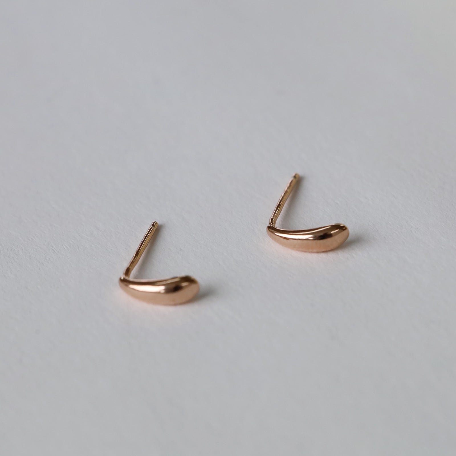 ノエルマーケット Noelmarket ピアス 金属アレルギー対応 小ぶり つけっぱなし 18k シンプル ドロップピアス 仕事 上品 （ピンクゴールド） ピンクゴールド