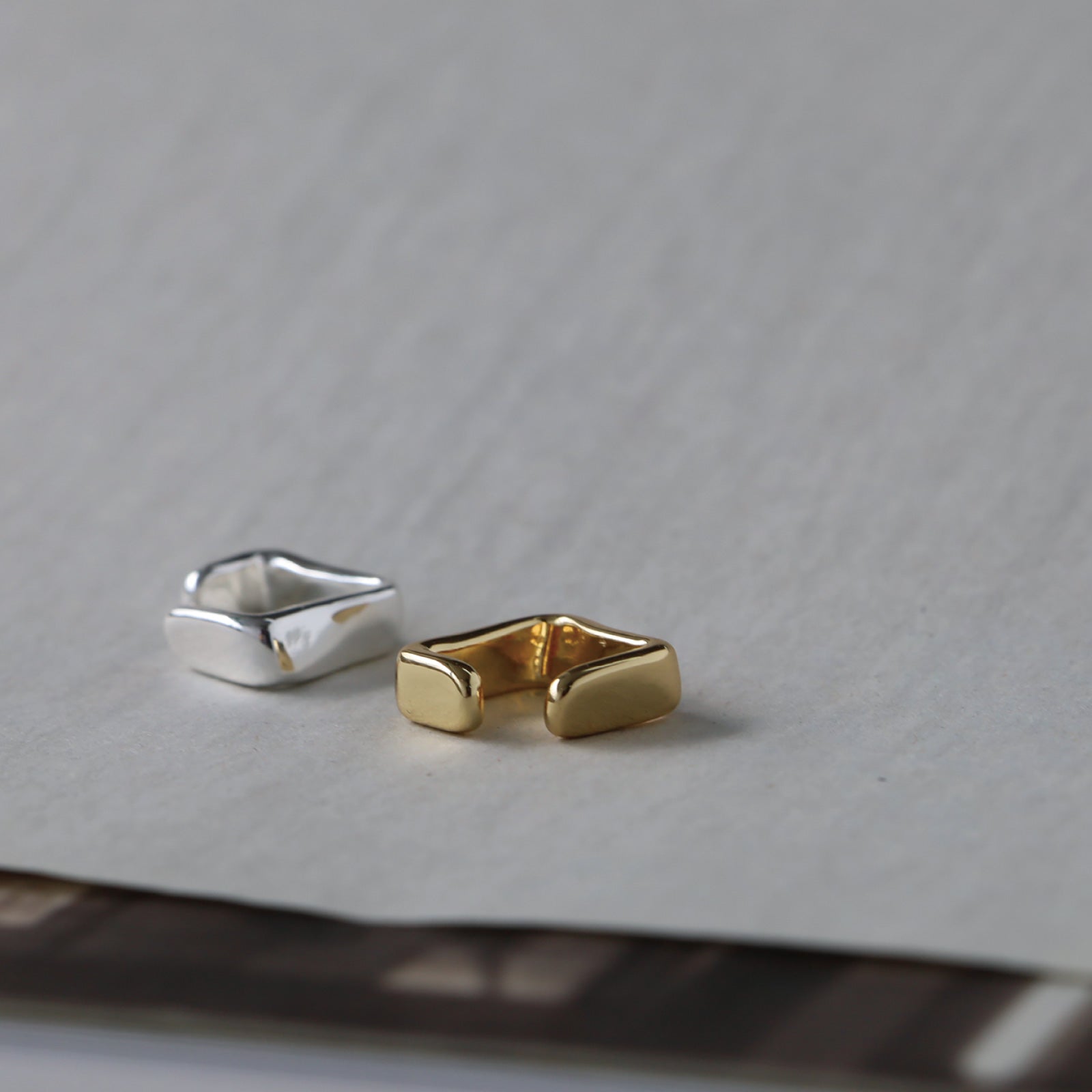 ノエルマーケット Noelmarket イヤーカフ イヤカフ シンプル 片耳用 結婚式 フォーマル 卒業式 卒園式 イヤーカフス フェイクピアス （シルバー） シルバー